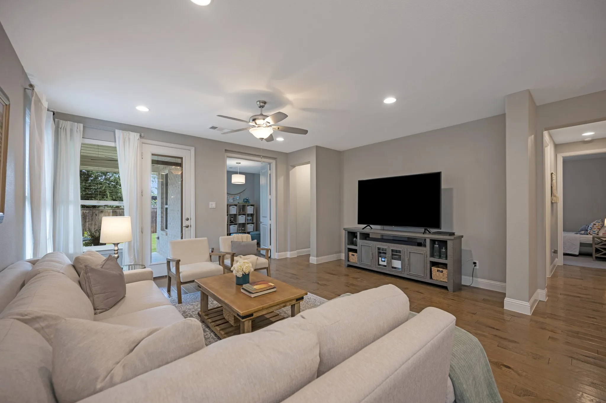 Single Family Residence For Sale in Tarrant County , 608 Bridgewater Road, Fort Worth, Texas 76131, 3 Bedroom, 2 Bathroom, 2 Garage spaces, 2,168 Sqft, built in 2018, mls#21332976, Real Estate Agent in Fort Worth, Homes For Sale in Tarrant county, Homes For Sale in Fort Worth, Realtor in Fort Worth Texas, Real Estate Brokerage Independent Realty Texas, Luminita Cordes Realtor