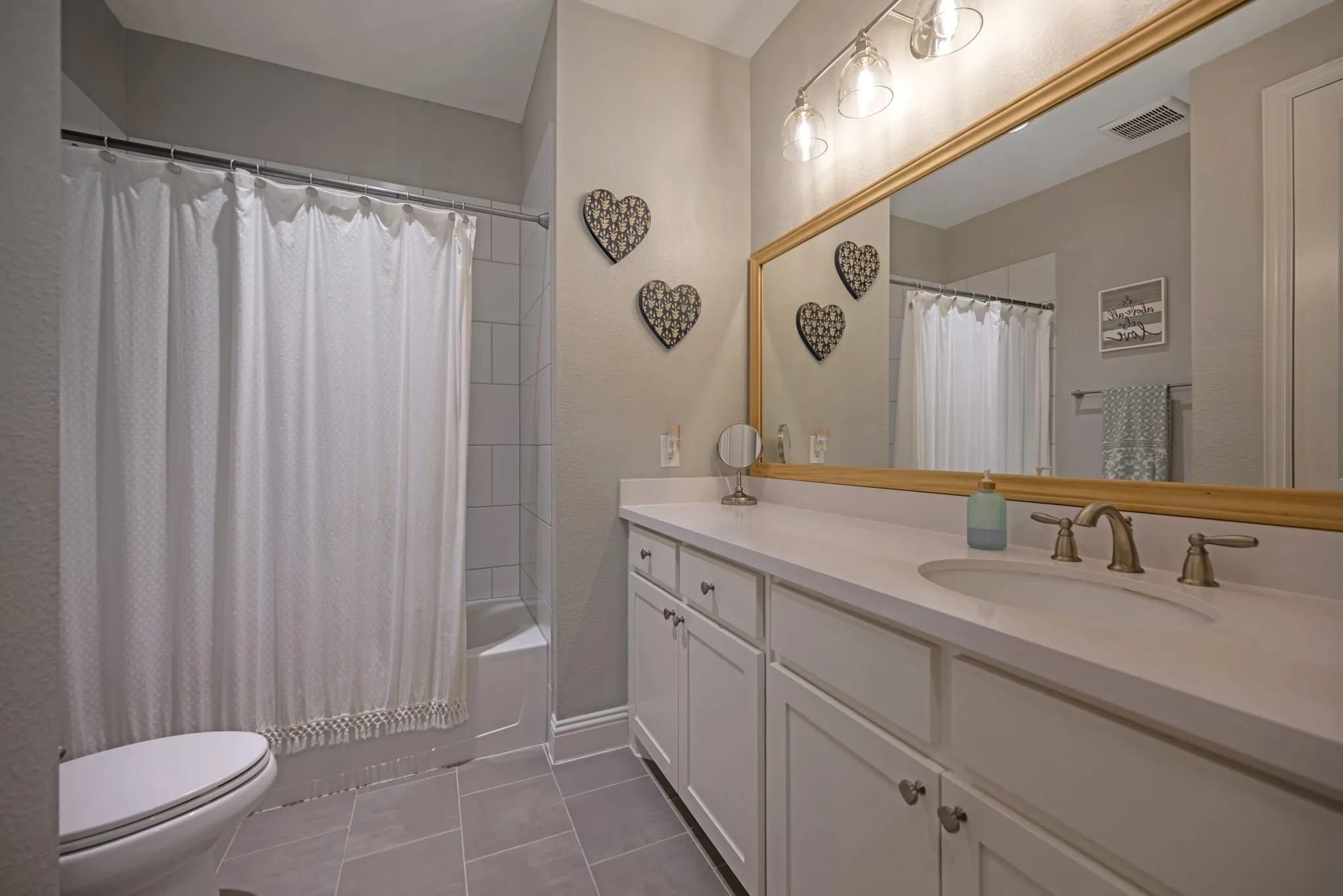 Single Family Residence For Sale in Tarrant County , 608 Bridgewater Road, Fort Worth, Texas 76131, 3 Bedroom, 2 Bathroom, 2 Garage spaces, 2,168 Sqft, built in 2018, mls#21332976, Real Estate Agent in Fort Worth, Homes For Sale in Tarrant county, Homes For Sale in Fort Worth, Realtor in Fort Worth Texas, Real Estate Brokerage Independent Realty Texas, Luminita Cordes Realtor