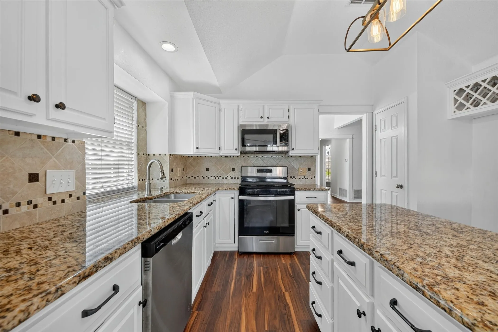 Single Family Residence For Sale in Tarrant County , 6740 Old Mill Court, North Richland Hills, Texas 76182, 3 Bedroom, 2 Bathroom, 2 Garage spaces, 1,806 Sqft, built in 1990, mls#21330541, Real Estate Agent in North Richland Hills, Homes For Sale in Tarrant county, Homes For Sale in North Richland Hills, Realtor in North Richland Hills Texas, Real Estate Brokerage Independent Realty Texas, Luminita Cordes Realtor