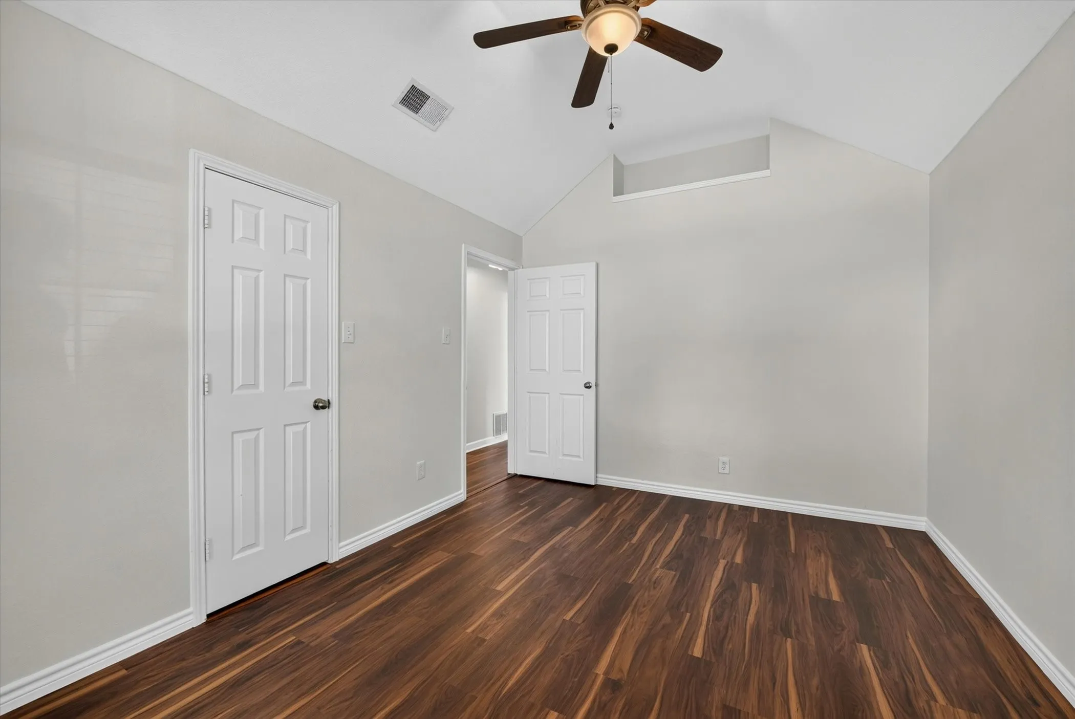 Single Family Residence For Sale in Tarrant County , 6740 Old Mill Court, North Richland Hills, Texas 76182, 3 Bedroom, 2 Bathroom, 2 Garage spaces, 1,806 Sqft, built in 1990, mls#21330541, Real Estate Agent in North Richland Hills, Homes For Sale in Tarrant county, Homes For Sale in North Richland Hills, Realtor in North Richland Hills Texas, Real Estate Brokerage Independent Realty Texas, Luminita Cordes Realtor