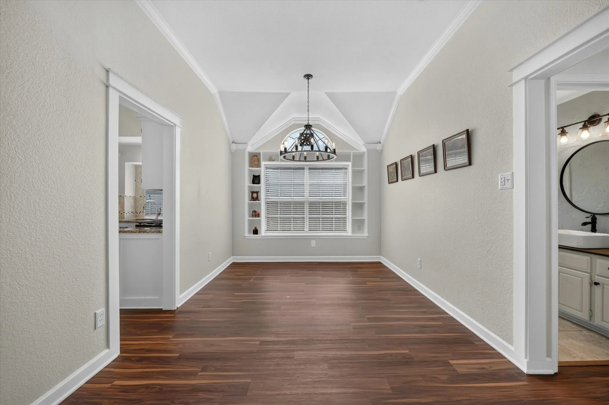Single Family Residence For Sale in Tarrant County , 6740 Old Mill Court, North Richland Hills, Texas 76182, 3 Bedroom, 2 Bathroom, 2 Garage spaces, 1,806 Sqft, built in 1990, mls#21330541, Real Estate Agent in North Richland Hills, Homes For Sale in Tarrant county, Homes For Sale in North Richland Hills, Realtor in North Richland Hills Texas, Real Estate Brokerage Independent Realty Texas, Luminita Cordes Realtor