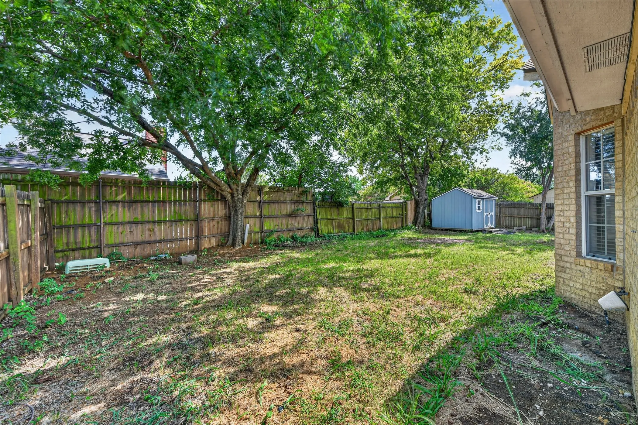 Single Family Residence For Sale in Tarrant County , 6740 Old Mill Court, North Richland Hills, Texas 76182, 3 Bedroom, 2 Bathroom, 2 Garage spaces, 1,806 Sqft, built in 1990, mls#21330541, Real Estate Agent in North Richland Hills, Homes For Sale in Tarrant county, Homes For Sale in North Richland Hills, Realtor in North Richland Hills Texas, Real Estate Brokerage Independent Realty Texas, Luminita Cordes Realtor
