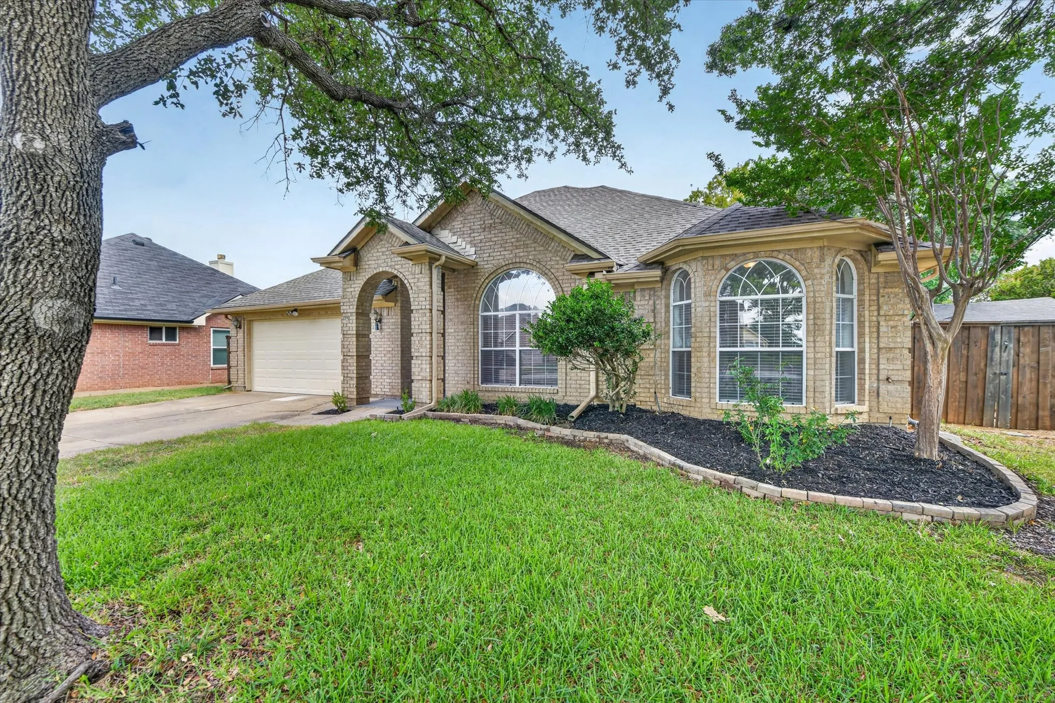 Single Family Residence For Sale in Tarrant County , 6740 Old Mill Court, North Richland Hills, Texas 76182, 3 Bedroom, 2 Bathroom, 2 Garage spaces, 1,806 Sqft, built in 1990, mls#21330541, Real Estate Agent in North Richland Hills, Homes For Sale in Tarrant county, Homes For Sale in North Richland Hills, Realtor in North Richland Hills Texas, Real Estate Brokerage Independent Realty Texas, Luminita Cordes Realtor