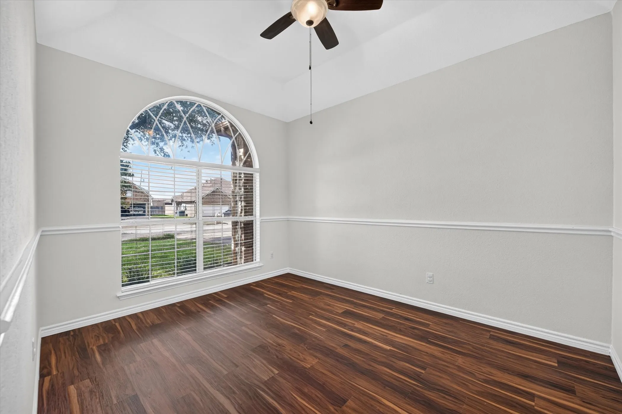 Single Family Residence For Sale in Tarrant County , 6740 Old Mill Court, North Richland Hills, Texas 76182, 3 Bedroom, 2 Bathroom, 2 Garage spaces, 1,806 Sqft, built in 1990, mls#21330541, Real Estate Agent in North Richland Hills, Homes For Sale in Tarrant county, Homes For Sale in North Richland Hills, Realtor in North Richland Hills Texas, Real Estate Brokerage Independent Realty Texas, Luminita Cordes Realtor