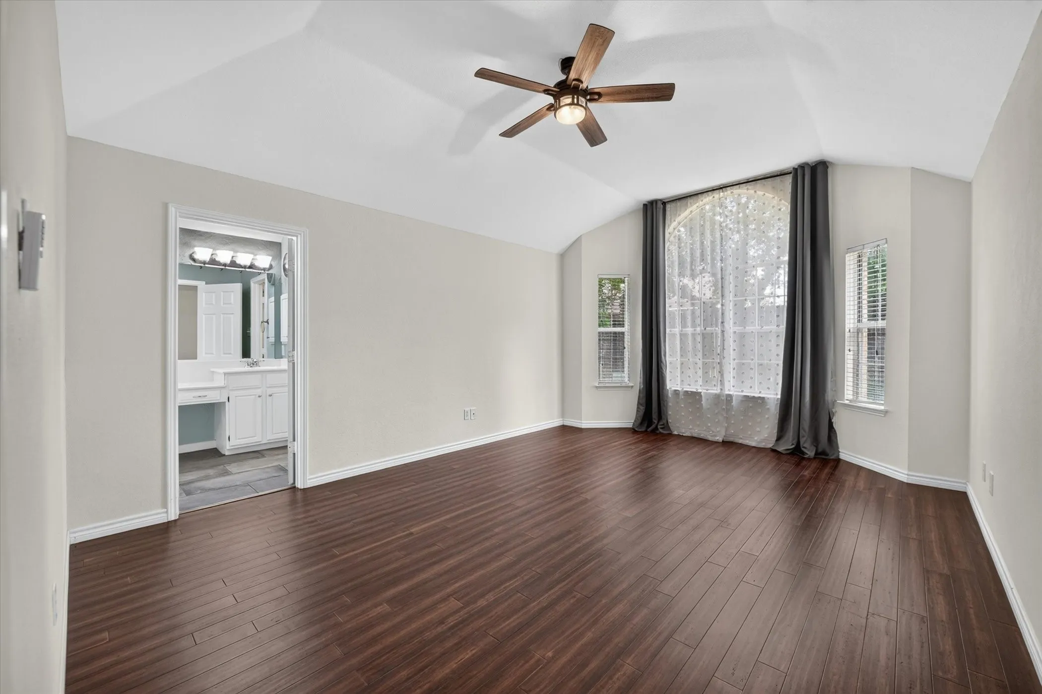 Single Family Residence For Sale in Tarrant County , 6740 Old Mill Court, North Richland Hills, Texas 76182, 3 Bedroom, 2 Bathroom, 2 Garage spaces, 1,806 Sqft, built in 1990, mls#21330541, Real Estate Agent in North Richland Hills, Homes For Sale in Tarrant county, Homes For Sale in North Richland Hills, Realtor in North Richland Hills Texas, Real Estate Brokerage Independent Realty Texas, Luminita Cordes Realtor