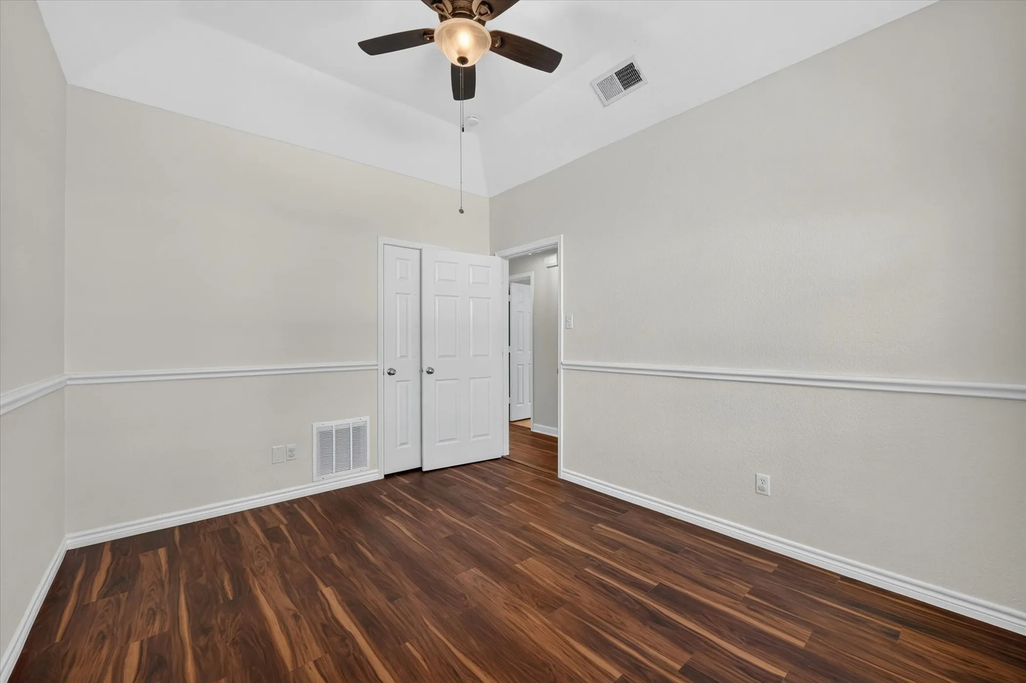 Single Family Residence For Sale in Tarrant County , 6740 Old Mill Court, North Richland Hills, Texas 76182, 3 Bedroom, 2 Bathroom, 2 Garage spaces, 1,806 Sqft, built in 1990, mls#21330541, Real Estate Agent in North Richland Hills, Homes For Sale in Tarrant county, Homes For Sale in North Richland Hills, Realtor in North Richland Hills Texas, Real Estate Brokerage Independent Realty Texas, Luminita Cordes Realtor