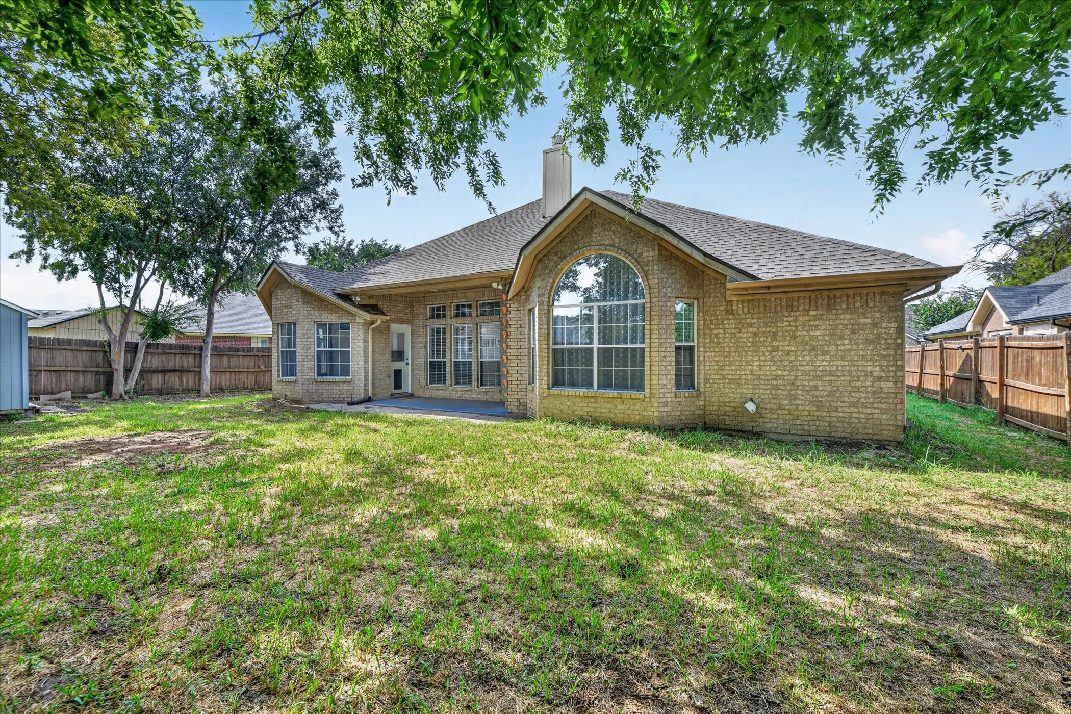 Single Family Residence For Sale in Tarrant County , 6740 Old Mill Court, North Richland Hills, Texas 76182, 3 Bedroom, 2 Bathroom, 2 Garage spaces, 1,806 Sqft, built in 1990, mls#21330541, Real Estate Agent in North Richland Hills, Homes For Sale in Tarrant county, Homes For Sale in North Richland Hills, Realtor in North Richland Hills Texas, Real Estate Brokerage Independent Realty Texas, Luminita Cordes Realtor