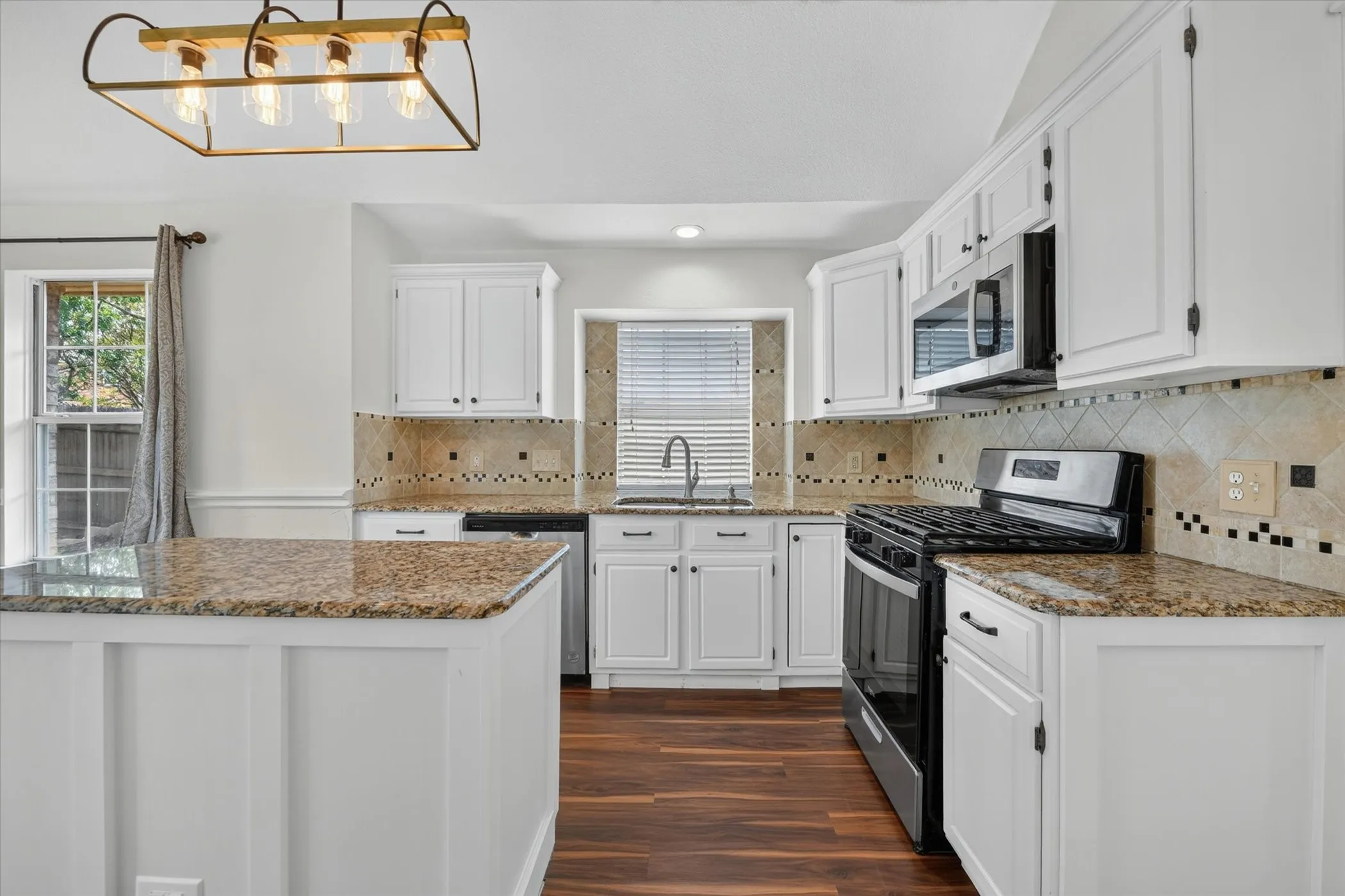 Single Family Residence For Sale in Tarrant County , 6740 Old Mill Court, North Richland Hills, Texas 76182, 3 Bedroom, 2 Bathroom, 2 Garage spaces, 1,806 Sqft, built in 1990, mls#21330541, Real Estate Agent in North Richland Hills, Homes For Sale in Tarrant county, Homes For Sale in North Richland Hills, Realtor in North Richland Hills Texas, Real Estate Brokerage Independent Realty Texas, Luminita Cordes Realtor