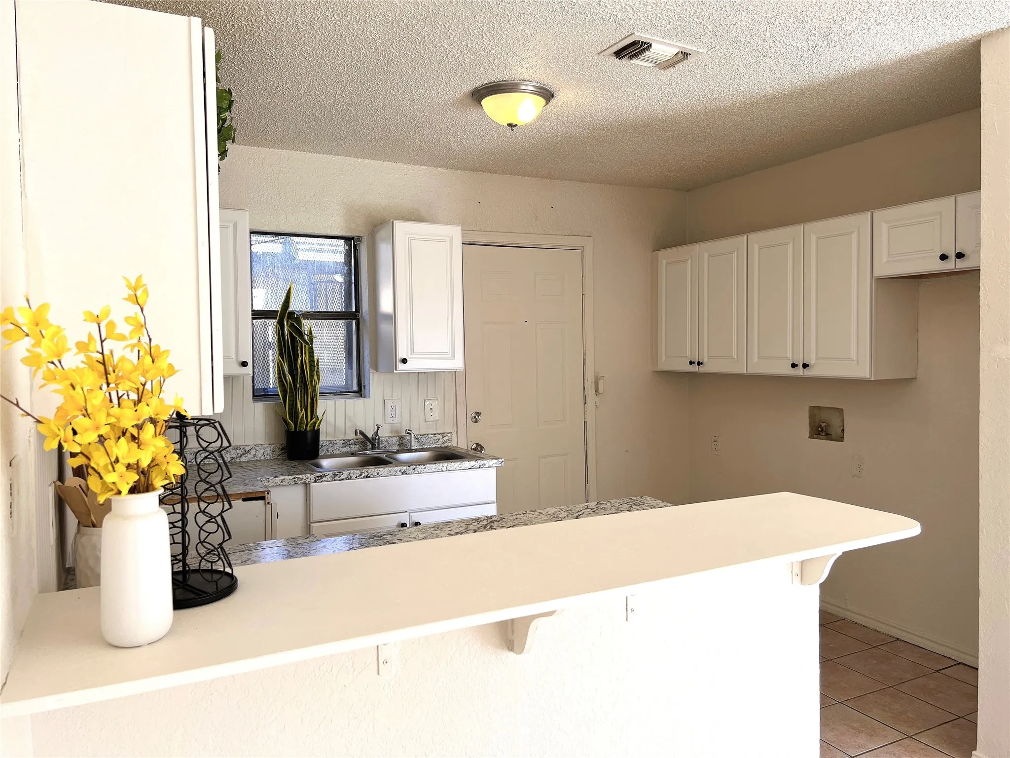 Duplex For Rent in Tarrant County , 3848 Waldorf Street, Fort Worth, Texas 76119, 2 Bedrooms, 1 Bathroom, Garage spaces, 734 Sqft, built in 1984, Price $1,150, mls#21333923, Real Estate Agent in Fort Worth, Homes For Rent in Tarrant county, Homes For Rent in Fort Worth, Realtor in Fort Worth Texas, Real Estate Brokerage Independent Realty Texas, Luminita Cordes Realtor