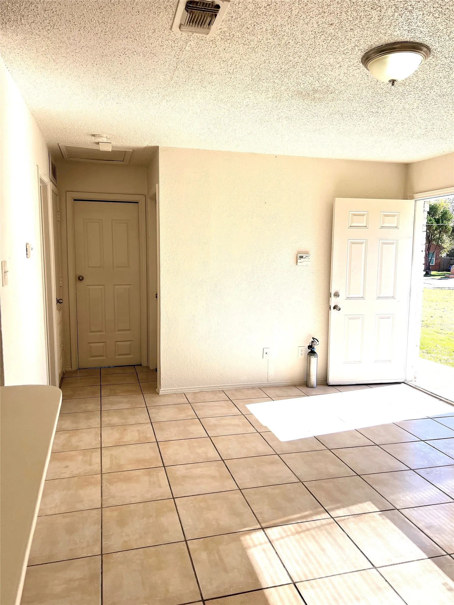Duplex For Rent in Tarrant County , 3848 Waldorf Street, Fort Worth, Texas 76119, 2 Bedrooms, 1 Bathroom, Garage spaces, 734 Sqft, built in 1984, Price $1,150, mls#21333923, Real Estate Agent in Fort Worth, Homes For Rent in Tarrant county, Homes For Rent in Fort Worth, Realtor in Fort Worth Texas, Real Estate Brokerage Independent Realty Texas, Luminita Cordes Realtor