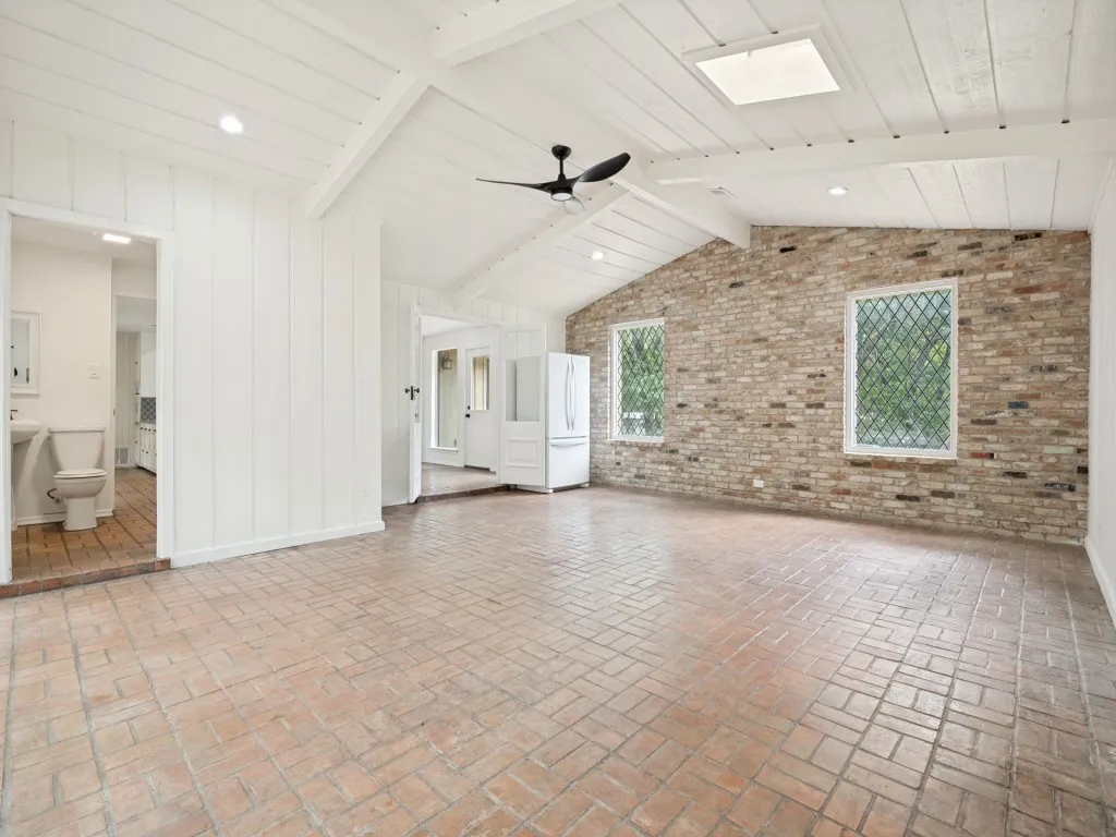 Single Family Residence For Sale in Dallas County , 1408 N Cedar Hill Road, Cedar Hill, Texas 75104, 3 Bedroom, 4 Bathroom, Garage spaces, 2,626 Sqft, built in 1971, mls#21333946, Real Estate Agent in Cedar Hill, Homes For Sale in Dallas county, Homes For Sale in Cedar Hill, Realtor in Cedar Hill Texas, Real Estate Brokerage Independent Realty Texas, Luminita Cordes Realtor