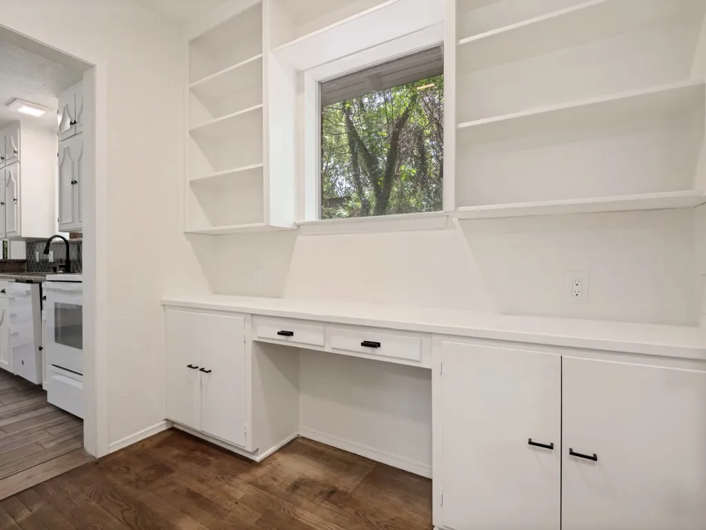Single Family Residence For Sale in Dallas County , 1408 N Cedar Hill Road, Cedar Hill, Texas 75104, 3 Bedroom, 4 Bathroom, Garage spaces, 2,626 Sqft, built in 1971, mls#21333946, Real Estate Agent in Cedar Hill, Homes For Sale in Dallas county, Homes For Sale in Cedar Hill, Realtor in Cedar Hill Texas, Real Estate Brokerage Independent Realty Texas, Luminita Cordes Realtor