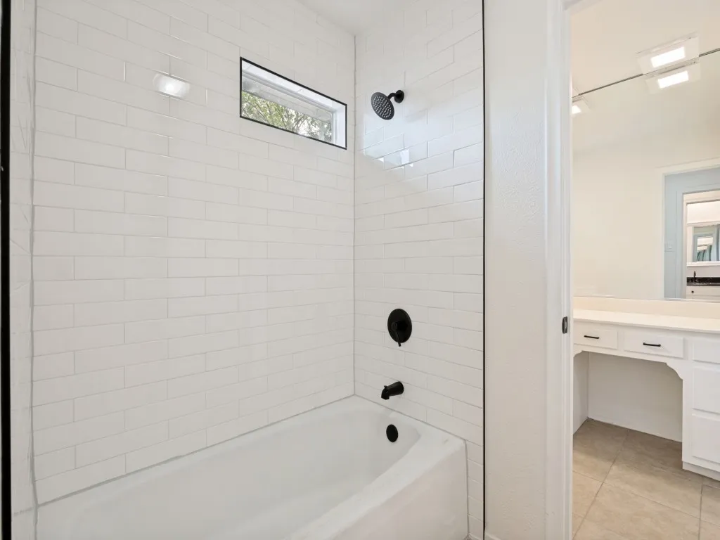 Single Family Residence For Sale in Dallas County , 1408 N Cedar Hill Road, Cedar Hill, Texas 75104, 3 Bedroom, 4 Bathroom, Garage spaces, 2,626 Sqft, built in 1971, mls#21333946, Real Estate Agent in Cedar Hill, Homes For Sale in Dallas county, Homes For Sale in Cedar Hill, Realtor in Cedar Hill Texas, Real Estate Brokerage Independent Realty Texas, Luminita Cordes Realtor