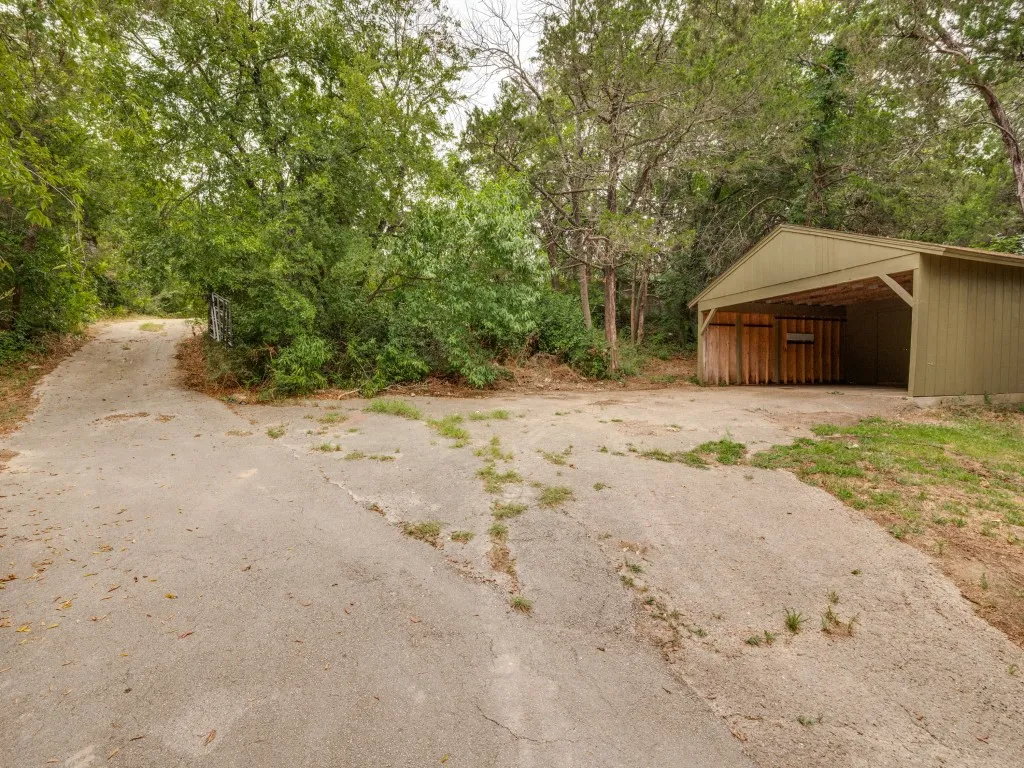Single Family Residence For Sale in Dallas County , 1408 N Cedar Hill Road, Cedar Hill, Texas 75104, 3 Bedroom, 4 Bathroom, Garage spaces, 2,626 Sqft, built in 1971, mls#21333946, Real Estate Agent in Cedar Hill, Homes For Sale in Dallas county, Homes For Sale in Cedar Hill, Realtor in Cedar Hill Texas, Real Estate Brokerage Independent Realty Texas, Luminita Cordes Realtor
