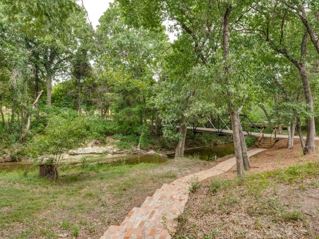 Single Family Residence For Sale in Dallas County , 1408 N Cedar Hill Road, Cedar Hill, Texas 75104, 3 Bedroom, 4 Bathroom, Garage spaces, 2,626 Sqft, built in 1971, mls#21333946, Real Estate Agent in Cedar Hill, Homes For Sale in Dallas county, Homes For Sale in Cedar Hill, Realtor in Cedar Hill Texas, Real Estate Brokerage Independent Realty Texas, Luminita Cordes Realtor