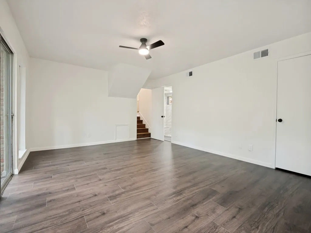Single Family Residence For Sale in Dallas County , 1408 N Cedar Hill Road, Cedar Hill, Texas 75104, 3 Bedroom, 4 Bathroom, Garage spaces, 2,626 Sqft, built in 1971, mls#21333946, Real Estate Agent in Cedar Hill, Homes For Sale in Dallas county, Homes For Sale in Cedar Hill, Realtor in Cedar Hill Texas, Real Estate Brokerage Independent Realty Texas, Luminita Cordes Realtor