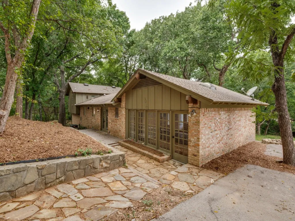 Single Family Residence For Sale in Dallas County , 1408 N Cedar Hill Road, Cedar Hill, Texas 75104, 3 Bedroom, 4 Bathroom, Garage spaces, 2,626 Sqft, built in 1971, mls#21333946, Real Estate Agent in Cedar Hill, Homes For Sale in Dallas county, Homes For Sale in Cedar Hill, Realtor in Cedar Hill Texas, Real Estate Brokerage Independent Realty Texas, Luminita Cordes Realtor