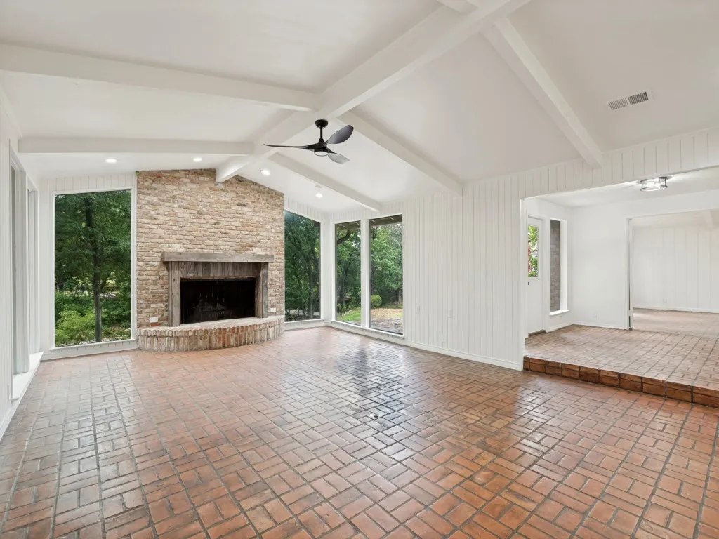 Single Family Residence For Sale in Dallas County , 1408 N Cedar Hill Road, Cedar Hill, Texas 75104, 3 Bedroom, 4 Bathroom, Garage spaces, 2,626 Sqft, built in 1971, mls#21333946, Real Estate Agent in Cedar Hill, Homes For Sale in Dallas county, Homes For Sale in Cedar Hill, Realtor in Cedar Hill Texas, Real Estate Brokerage Independent Realty Texas, Luminita Cordes Realtor
