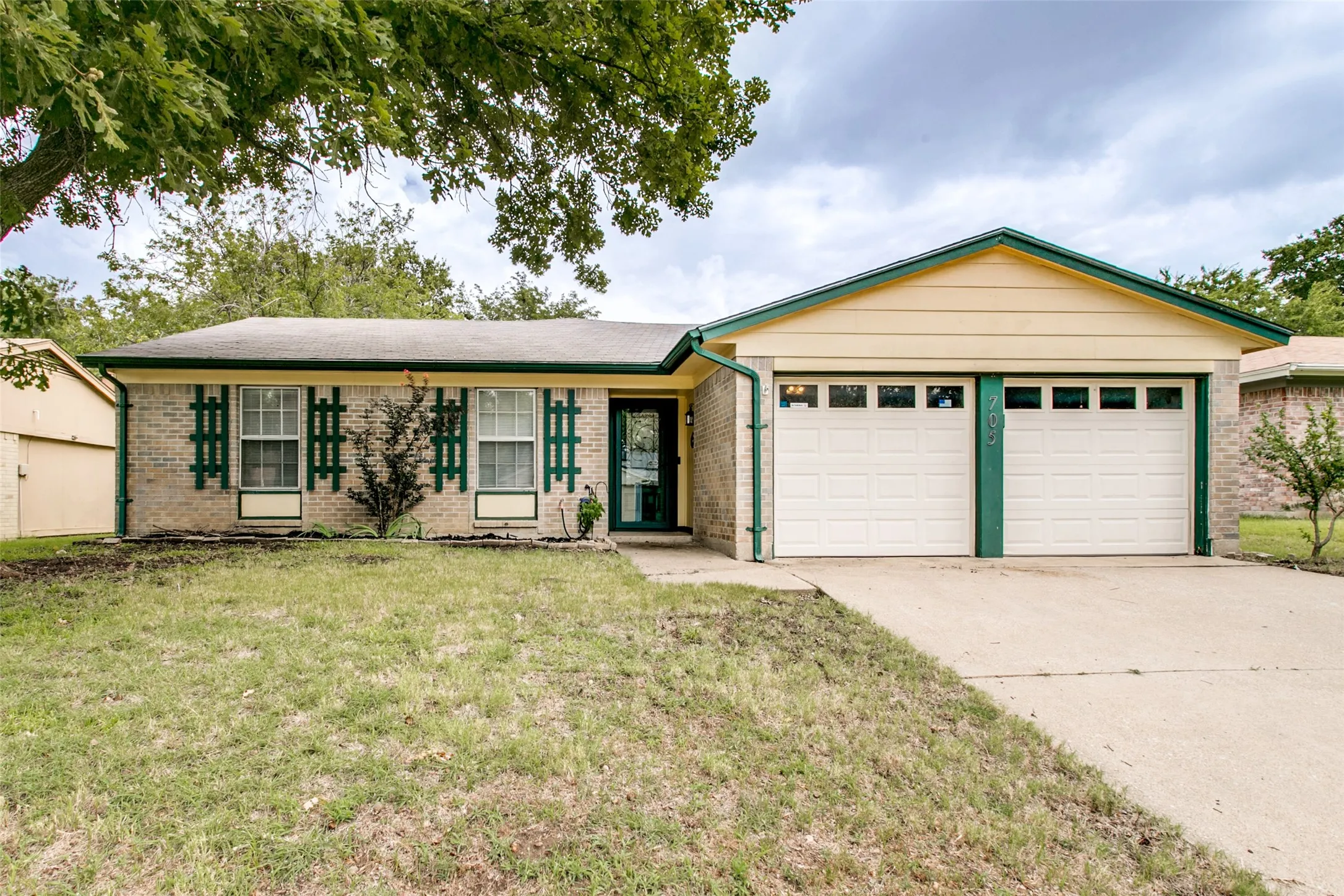 Single Family Residence For Sale in Tarrant County , 705 Reveille Road, Fort Worth, Texas 76108, 4 Bedroom, 3 Bathroom, 2 Garage spaces, 1,983 Sqft, built in 1978, mls#21333952, Real Estate Agent in Fort Worth, Homes For Sale in Tarrant county, Homes For Sale in Fort Worth, Realtor in Fort Worth Texas, Real Estate Brokerage Independent Realty Texas, Luminita Cordes Realtor