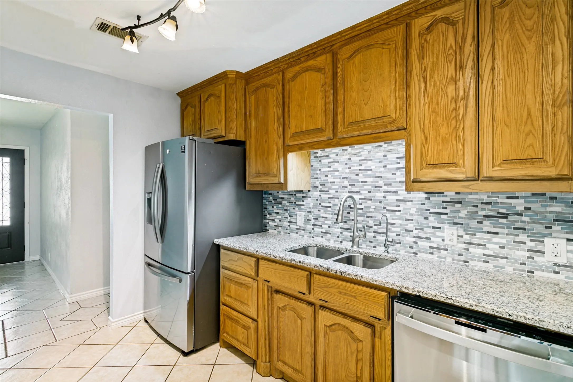 Single Family Residence For Sale in Tarrant County , 705 Reveille Road, Fort Worth, Texas 76108, 4 Bedroom, 3 Bathroom, 2 Garage spaces, 1,983 Sqft, built in 1978, mls#21333952, Real Estate Agent in Fort Worth, Homes For Sale in Tarrant county, Homes For Sale in Fort Worth, Realtor in Fort Worth Texas, Real Estate Brokerage Independent Realty Texas, Luminita Cordes Realtor