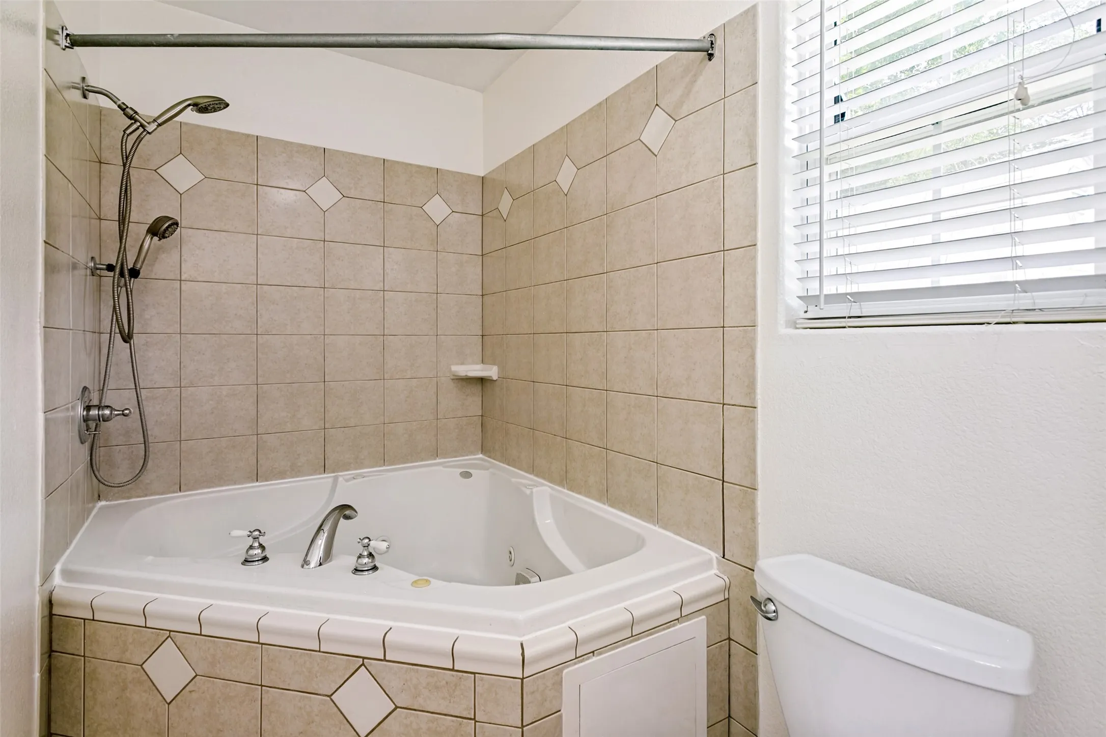 Single Family Residence For Sale in Tarrant County , 705 Reveille Road, Fort Worth, Texas 76108, 4 Bedroom, 3 Bathroom, 2 Garage spaces, 1,983 Sqft, built in 1978, mls#21333952, Real Estate Agent in Fort Worth, Homes For Sale in Tarrant county, Homes For Sale in Fort Worth, Realtor in Fort Worth Texas, Real Estate Brokerage Independent Realty Texas, Luminita Cordes Realtor
