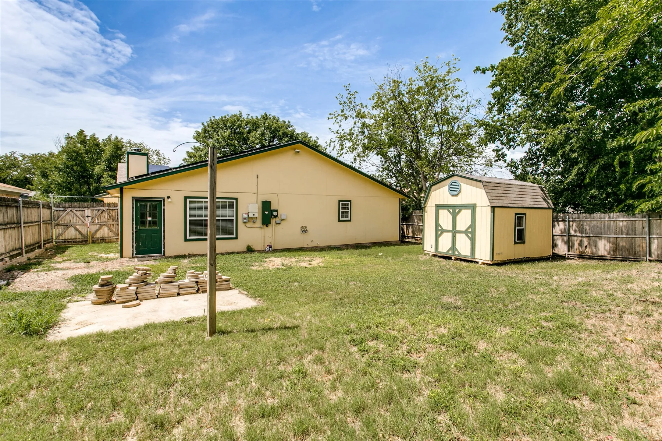 Single Family Residence For Sale in Tarrant County , 705 Reveille Road, Fort Worth, Texas 76108, 4 Bedroom, 3 Bathroom, 2 Garage spaces, 1,983 Sqft, built in 1978, mls#21333952, Real Estate Agent in Fort Worth, Homes For Sale in Tarrant county, Homes For Sale in Fort Worth, Realtor in Fort Worth Texas, Real Estate Brokerage Independent Realty Texas, Luminita Cordes Realtor