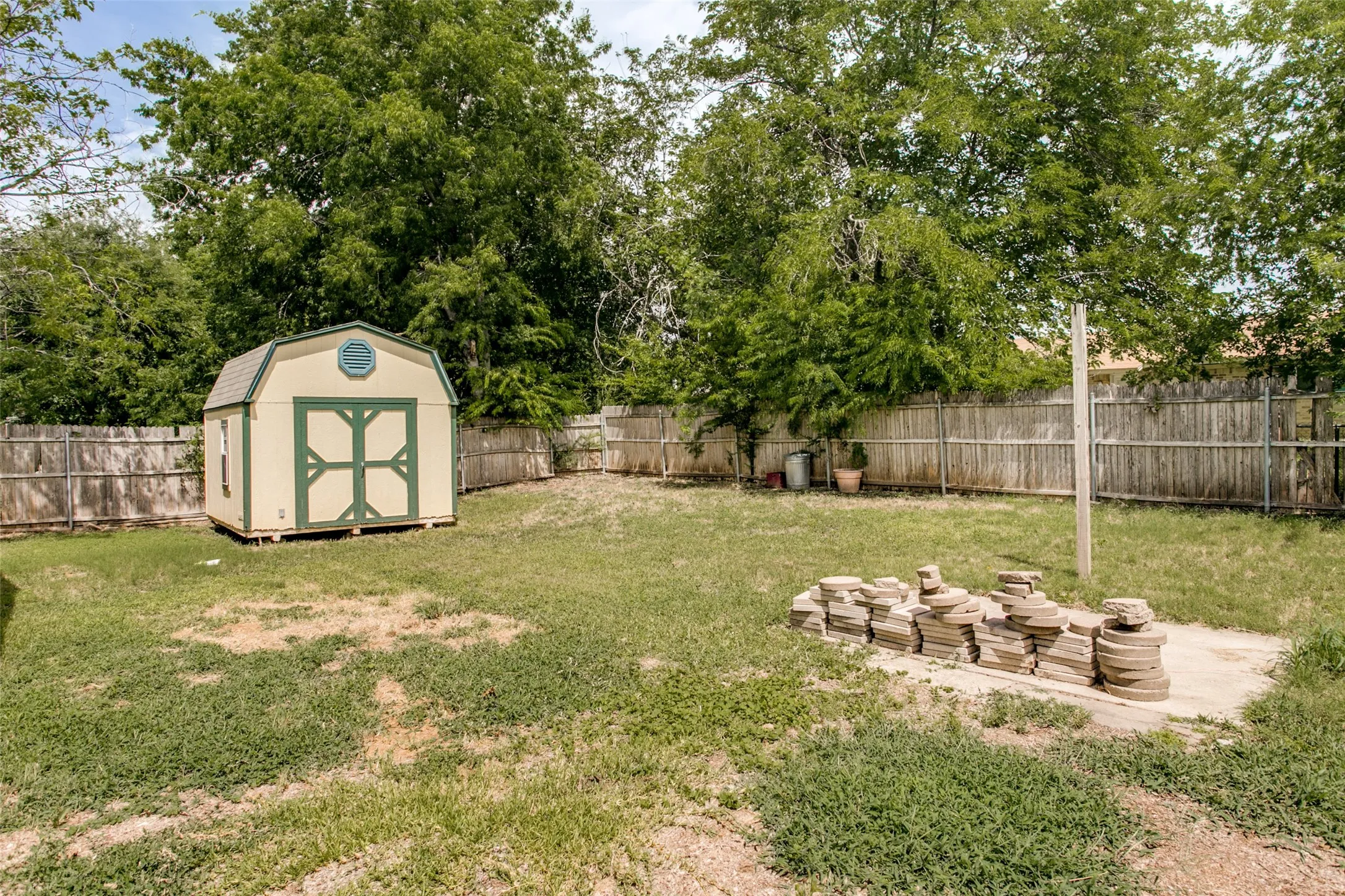 Single Family Residence For Sale in Tarrant County , 705 Reveille Road, Fort Worth, Texas 76108, 4 Bedroom, 3 Bathroom, 2 Garage spaces, 1,983 Sqft, built in 1978, mls#21333952, Real Estate Agent in Fort Worth, Homes For Sale in Tarrant county, Homes For Sale in Fort Worth, Realtor in Fort Worth Texas, Real Estate Brokerage Independent Realty Texas, Luminita Cordes Realtor