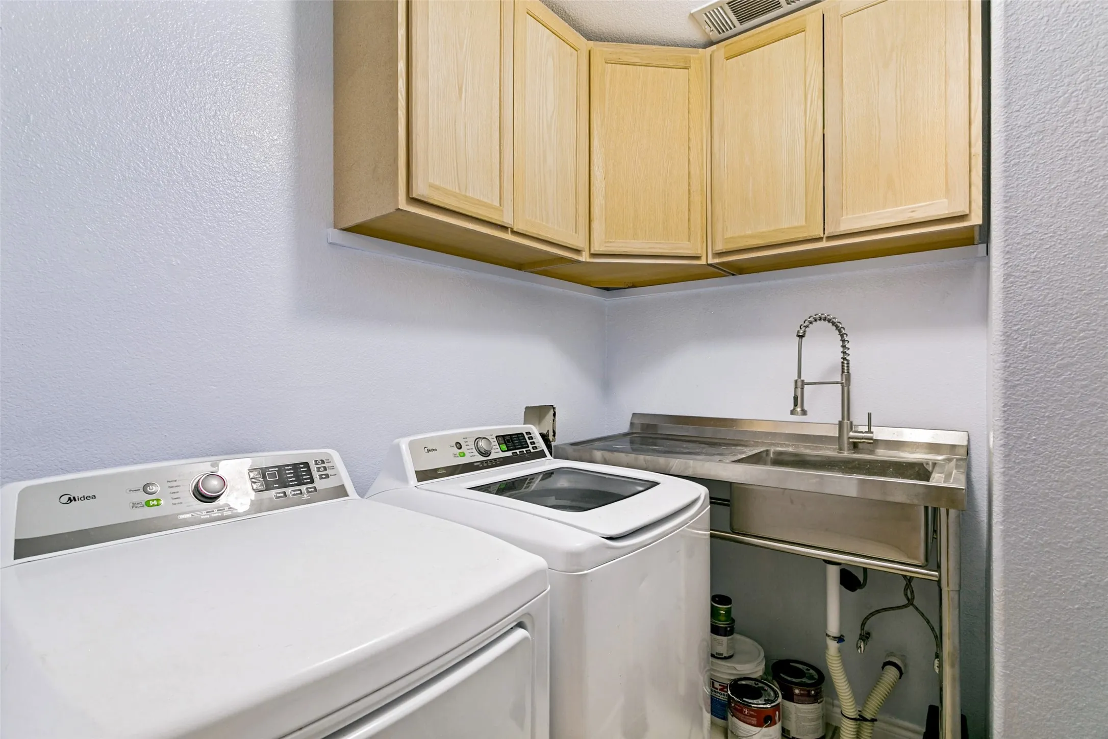Single Family Residence For Sale in Tarrant County , 705 Reveille Road, Fort Worth, Texas 76108, 4 Bedroom, 3 Bathroom, 2 Garage spaces, 1,983 Sqft, built in 1978, mls#21333952, Real Estate Agent in Fort Worth, Homes For Sale in Tarrant county, Homes For Sale in Fort Worth, Realtor in Fort Worth Texas, Real Estate Brokerage Independent Realty Texas, Luminita Cordes Realtor