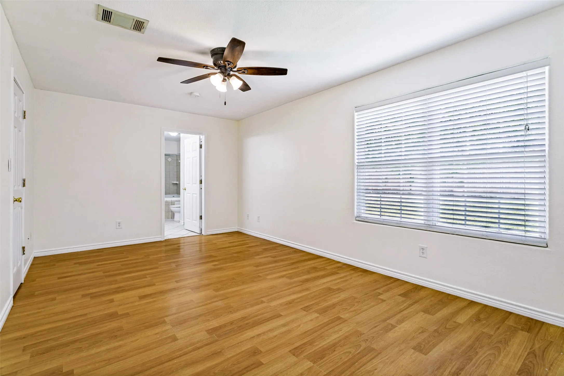 Single Family Residence For Sale in Tarrant County , 705 Reveille Road, Fort Worth, Texas 76108, 4 Bedroom, 3 Bathroom, 2 Garage spaces, 1,983 Sqft, built in 1978, mls#21333952, Real Estate Agent in Fort Worth, Homes For Sale in Tarrant county, Homes For Sale in Fort Worth, Realtor in Fort Worth Texas, Real Estate Brokerage Independent Realty Texas, Luminita Cordes Realtor
