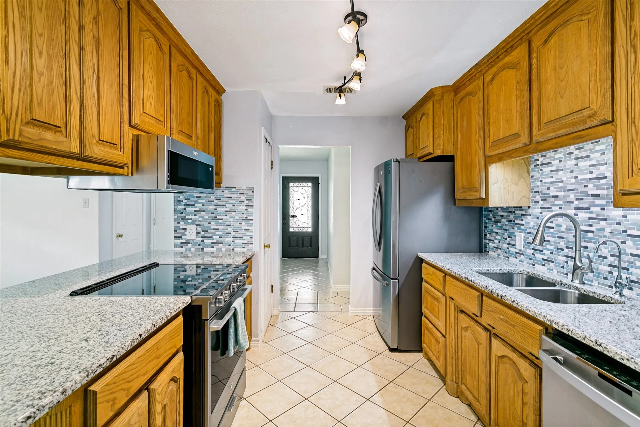 Single Family Residence For Sale in Tarrant County , 705 Reveille Road, Fort Worth, Texas 76108, 4 Bedroom, 3 Bathroom, 2 Garage spaces, 1,983 Sqft, built in 1978, mls#21333952, Real Estate Agent in Fort Worth, Homes For Sale in Tarrant county, Homes For Sale in Fort Worth, Realtor in Fort Worth Texas, Real Estate Brokerage Independent Realty Texas, Luminita Cordes Realtor