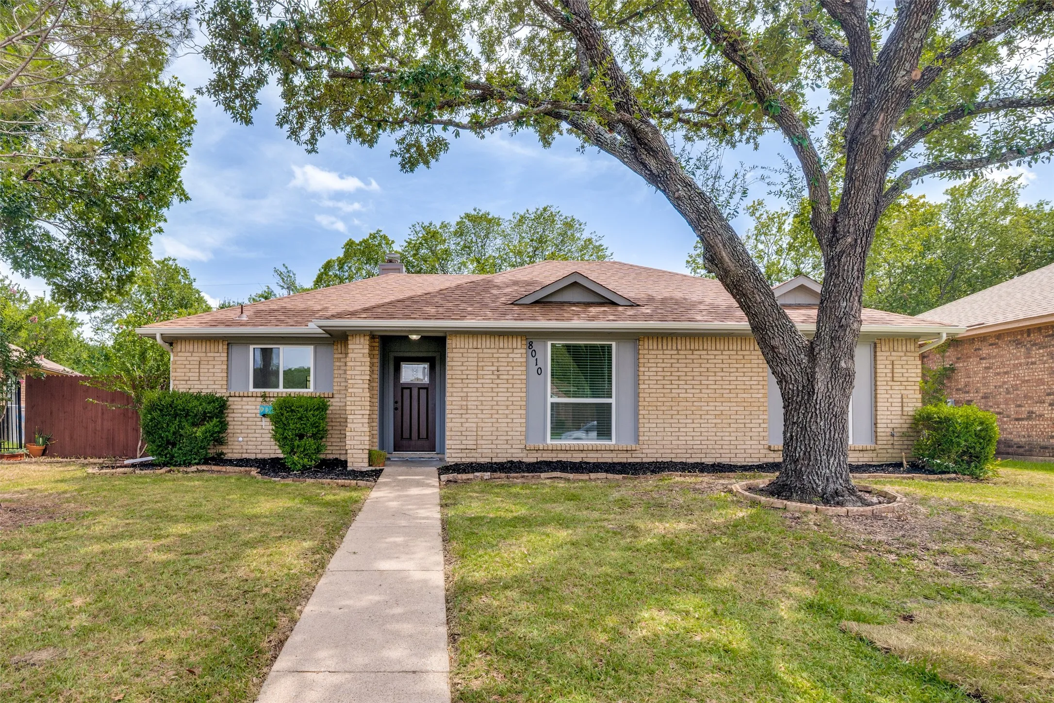 Single Family Residence For Sale in Dallas County , 8010 Meadowlark Lane, Rowlett, Texas 75088, 3 Bedroom, 2 Bathroom, 2 Garage spaces, 1,363 Sqft, built in 1986, mls#21333943, Real Estate Agent in Rowlett, Homes For Sale in Dallas county, Homes For Sale in Rowlett, Realtor in Rowlett Texas, Real Estate Brokerage Independent Realty Texas, Luminita Cordes Realtor