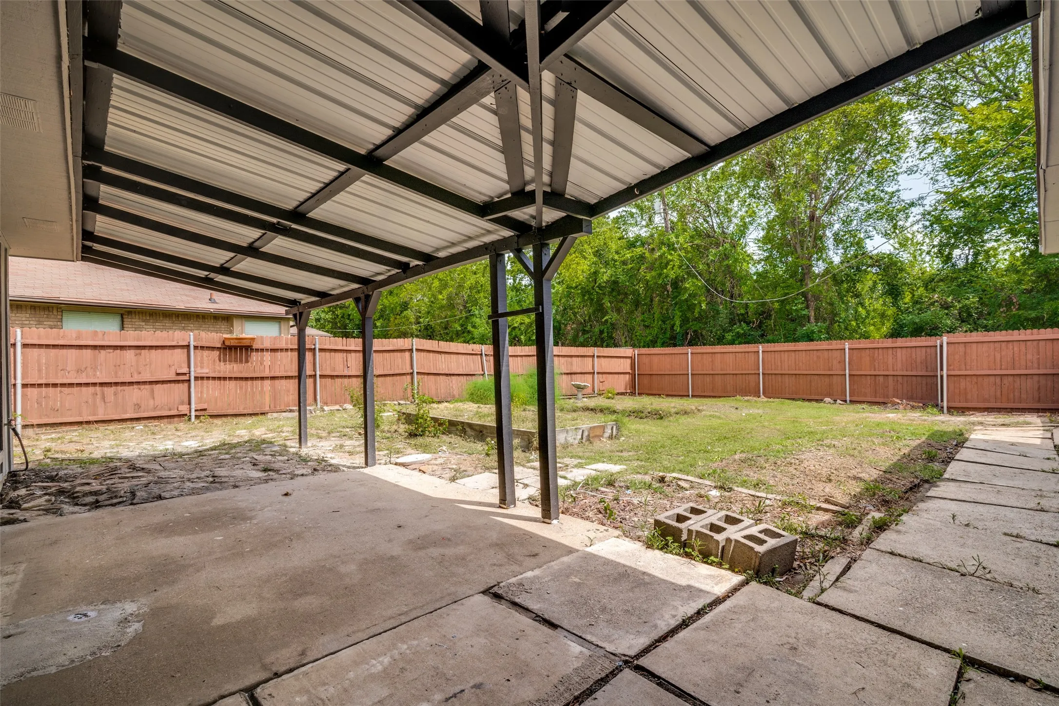 Single Family Residence For Sale in Dallas County , 8010 Meadowlark Lane, Rowlett, Texas 75088, 3 Bedroom, 2 Bathroom, 2 Garage spaces, 1,363 Sqft, built in 1986, mls#21333943, Real Estate Agent in Rowlett, Homes For Sale in Dallas county, Homes For Sale in Rowlett, Realtor in Rowlett Texas, Real Estate Brokerage Independent Realty Texas, Luminita Cordes Realtor