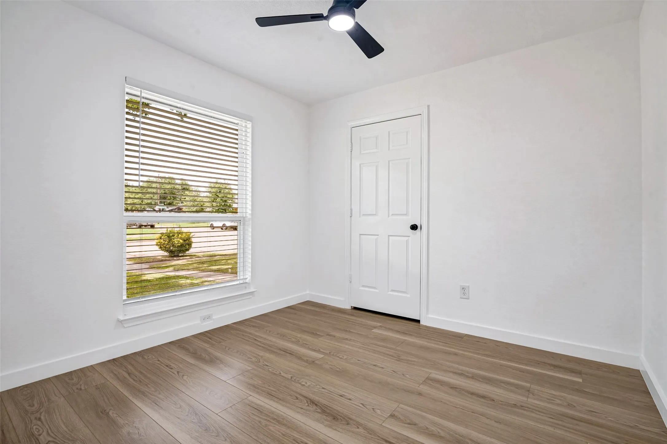 Single Family Residence For Sale in Dallas County , 8010 Meadowlark Lane, Rowlett, Texas 75088, 3 Bedroom, 2 Bathroom, 2 Garage spaces, 1,363 Sqft, built in 1986, mls#21333943, Real Estate Agent in Rowlett, Homes For Sale in Dallas county, Homes For Sale in Rowlett, Realtor in Rowlett Texas, Real Estate Brokerage Independent Realty Texas, Luminita Cordes Realtor