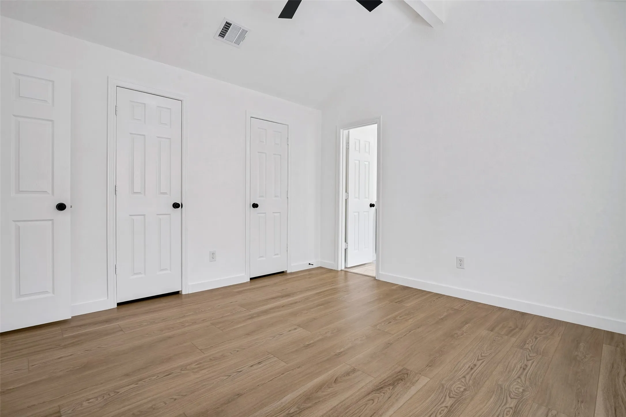 Single Family Residence For Sale in Dallas County , 8010 Meadowlark Lane, Rowlett, Texas 75088, 3 Bedroom, 2 Bathroom, 2 Garage spaces, 1,363 Sqft, built in 1986, mls#21333943, Real Estate Agent in Rowlett, Homes For Sale in Dallas county, Homes For Sale in Rowlett, Realtor in Rowlett Texas, Real Estate Brokerage Independent Realty Texas, Luminita Cordes Realtor