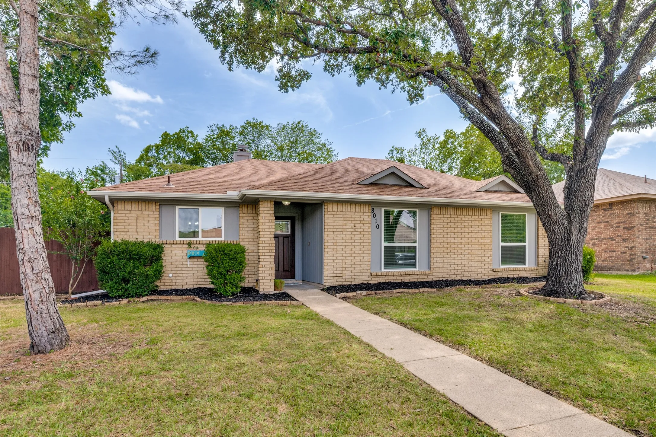Single Family Residence For Sale in Dallas County , 8010 Meadowlark Lane, Rowlett, Texas 75088, 3 Bedroom, 2 Bathroom, 2 Garage spaces, 1,363 Sqft, built in 1986, mls#21333943, Real Estate Agent in Rowlett, Homes For Sale in Dallas county, Homes For Sale in Rowlett, Realtor in Rowlett Texas, Real Estate Brokerage Independent Realty Texas, Luminita Cordes Realtor