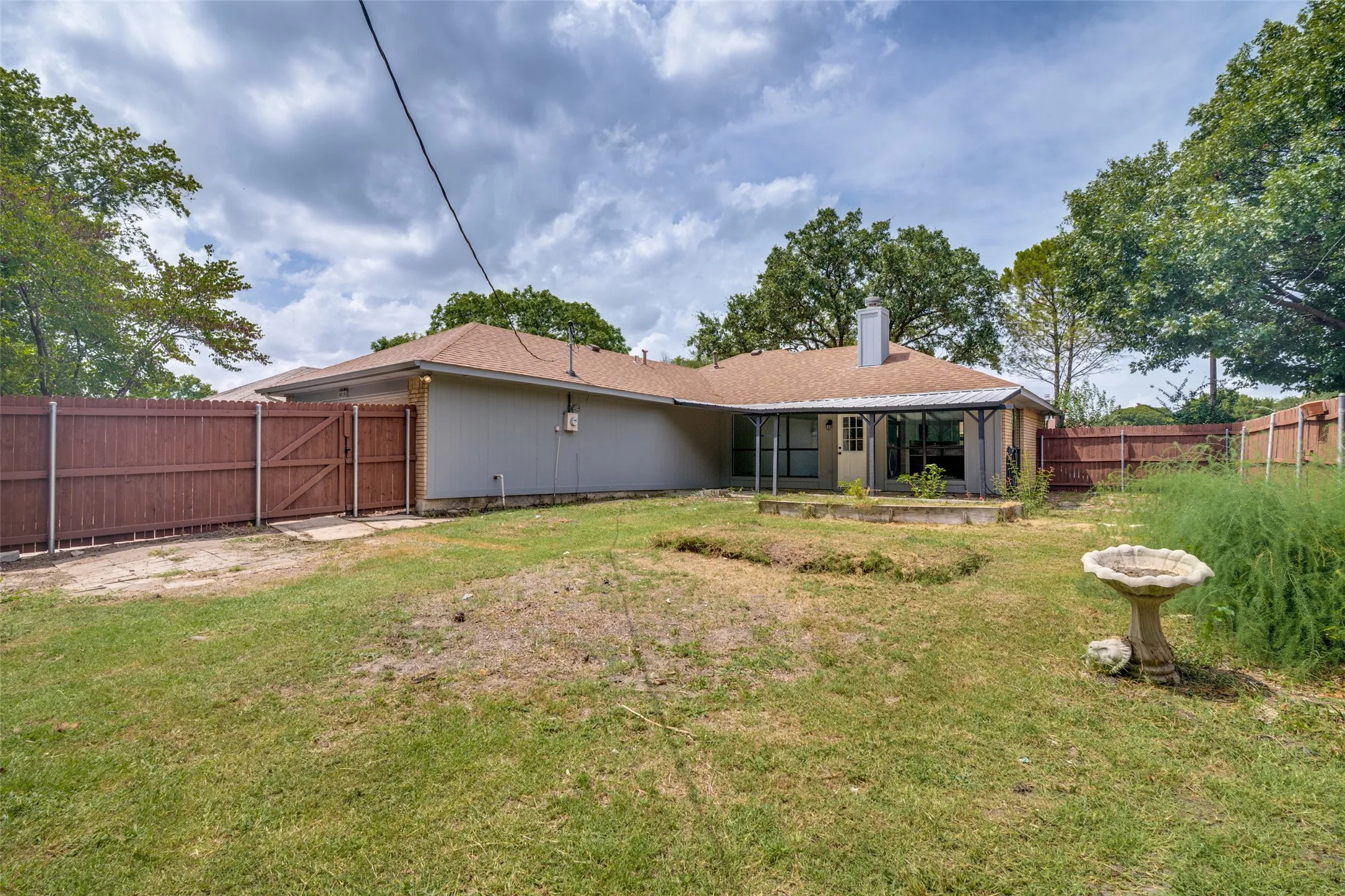Single Family Residence For Sale in Dallas County , 8010 Meadowlark Lane, Rowlett, Texas 75088, 3 Bedroom, 2 Bathroom, 2 Garage spaces, 1,363 Sqft, built in 1986, mls#21333943, Real Estate Agent in Rowlett, Homes For Sale in Dallas county, Homes For Sale in Rowlett, Realtor in Rowlett Texas, Real Estate Brokerage Independent Realty Texas, Luminita Cordes Realtor