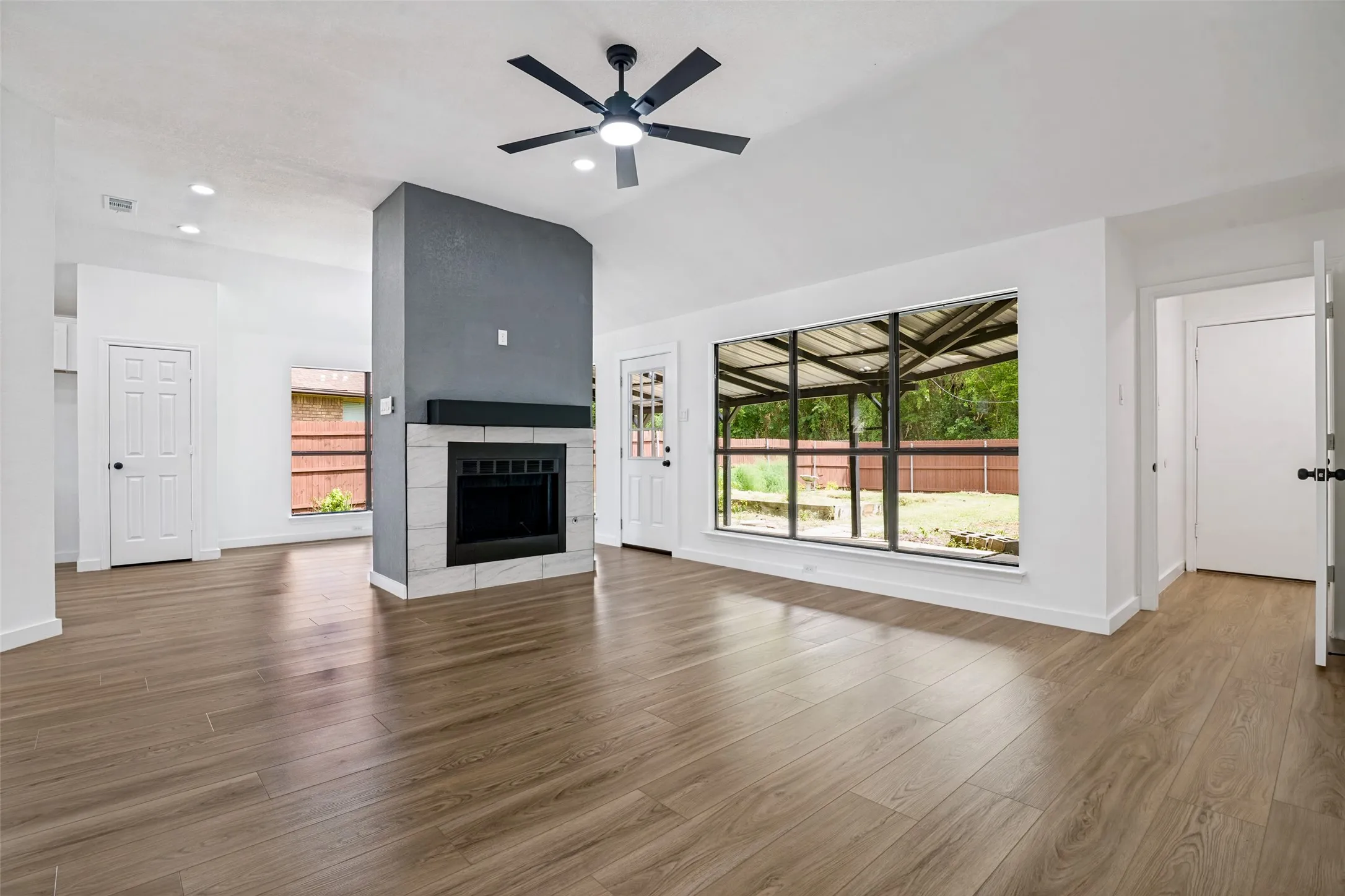 Single Family Residence For Sale in Dallas County , 8010 Meadowlark Lane, Rowlett, Texas 75088, 3 Bedroom, 2 Bathroom, 2 Garage spaces, 1,363 Sqft, built in 1986, mls#21333943, Real Estate Agent in Rowlett, Homes For Sale in Dallas county, Homes For Sale in Rowlett, Realtor in Rowlett Texas, Real Estate Brokerage Independent Realty Texas, Luminita Cordes Realtor
