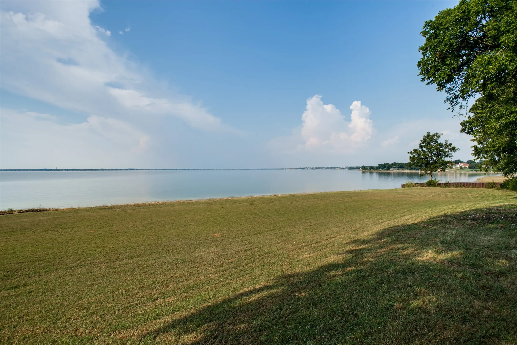 Single Family Residence For Sale in Dallas County , 8010 Meadowlark Lane, Rowlett, Texas 75088, 3 Bedroom, 2 Bathroom, 2 Garage spaces, 1,363 Sqft, built in 1986, mls#21333943, Real Estate Agent in Rowlett, Homes For Sale in Dallas county, Homes For Sale in Rowlett, Realtor in Rowlett Texas, Real Estate Brokerage Independent Realty Texas, Luminita Cordes Realtor