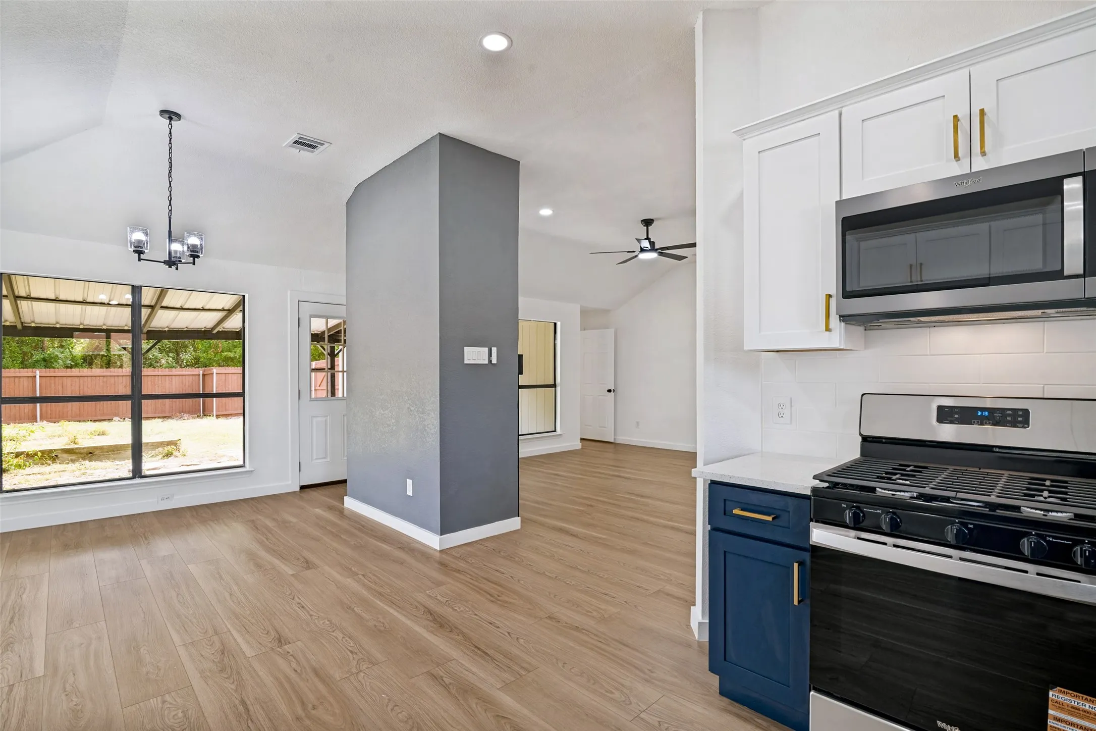 Single Family Residence For Sale in Dallas County , 8010 Meadowlark Lane, Rowlett, Texas 75088, 3 Bedroom, 2 Bathroom, 2 Garage spaces, 1,363 Sqft, built in 1986, mls#21333943, Real Estate Agent in Rowlett, Homes For Sale in Dallas county, Homes For Sale in Rowlett, Realtor in Rowlett Texas, Real Estate Brokerage Independent Realty Texas, Luminita Cordes Realtor