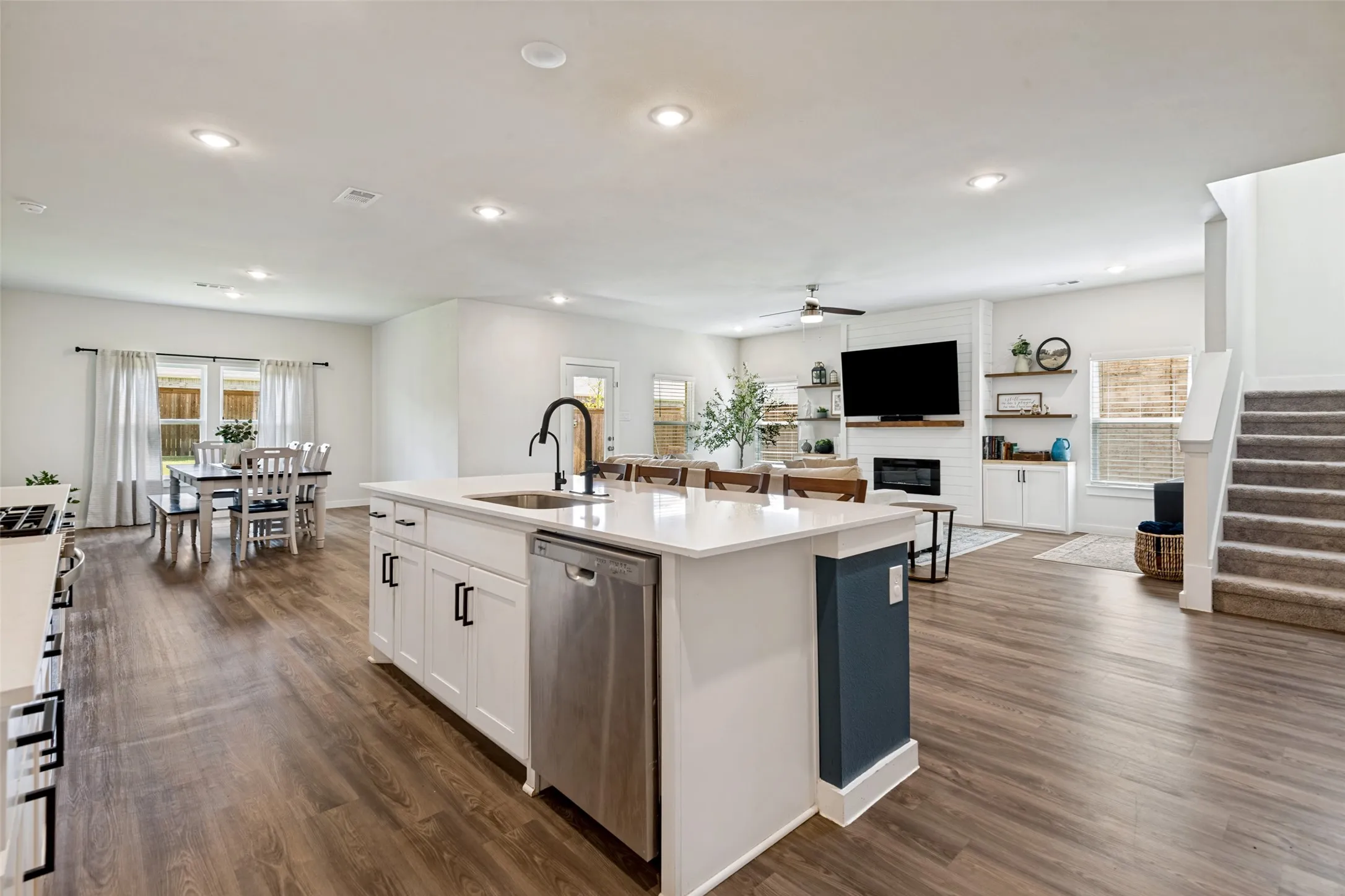 Single Family Residence For Sale in Kaufman County , 660 Cari Lane, Forney, Texas 75126, 4 Bedroom, 4 Bathroom, 3 Garage spaces, 3,353 Sqft, built in 2023, mls#21332625, Real Estate Agent in Forney, Homes For Sale in Kaufman county, Homes For Sale in Forney, Realtor in Forney Texas, Real Estate Brokerage Independent Realty Texas, Luminita Cordes Realtor