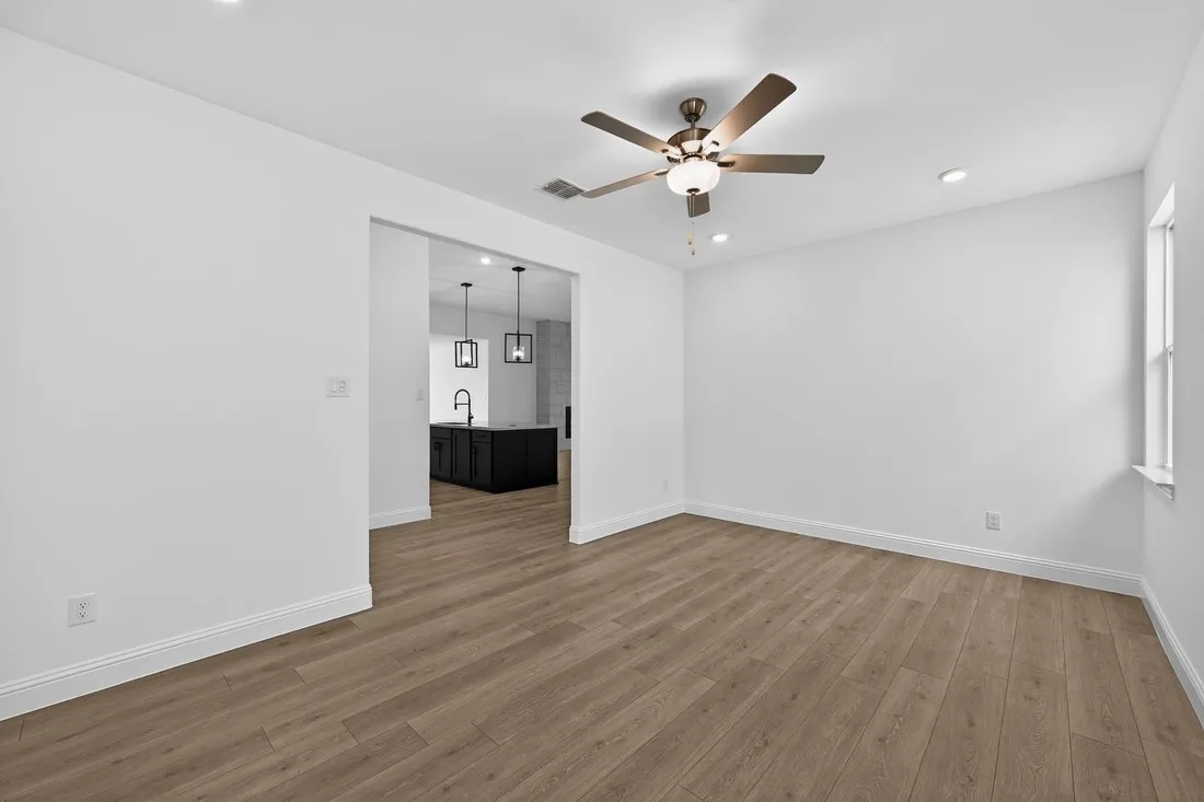 406 Chatham Street ~ Ready Now!