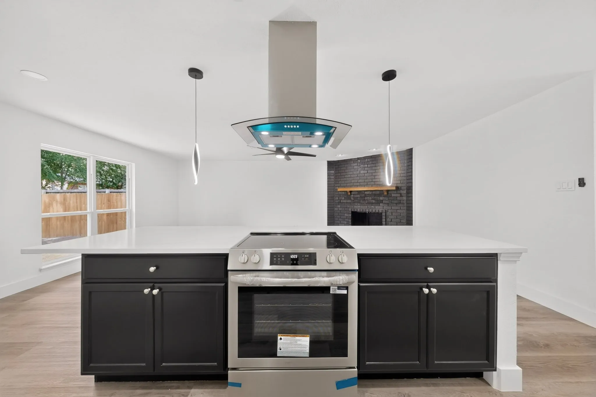 Single Family Residence For Sale in Dallas County , 1813 Legend, Garland, Texas 75040, 3 Bedroom, 2 Bathroom, 2 Garage spaces, 1,369 Sqft, built in 1977, mls#21333966, Real Estate Agent in Garland, Homes For Sale in Dallas county, Homes For Sale in Garland, Realtor in Garland Texas, Real Estate Brokerage Independent Realty Texas, Luminita Cordes Realtor