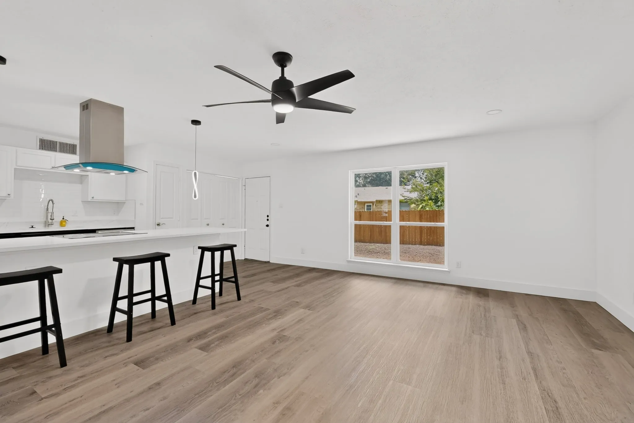 Single Family Residence For Sale in Dallas County , 1813 Legend, Garland, Texas 75040, 3 Bedroom, 2 Bathroom, 2 Garage spaces, 1,369 Sqft, built in 1977, mls#21333966, Real Estate Agent in Garland, Homes For Sale in Dallas county, Homes For Sale in Garland, Realtor in Garland Texas, Real Estate Brokerage Independent Realty Texas, Luminita Cordes Realtor