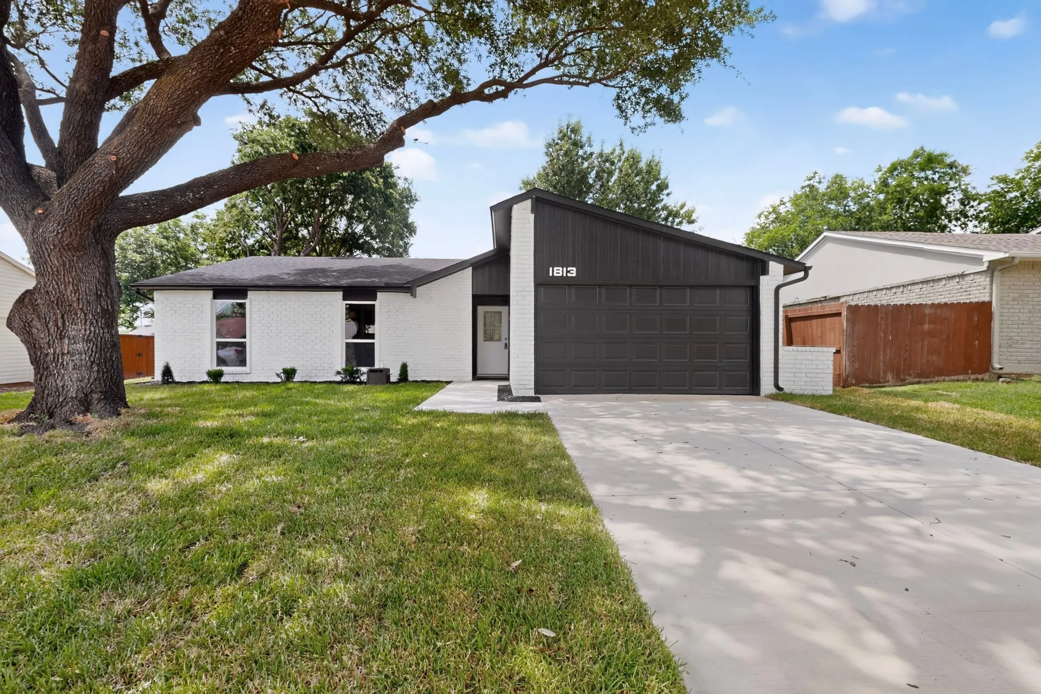 Single Family Residence For Sale in Dallas County , 1813 Legend, Garland, Texas 75040, 3 Bedroom, 2 Bathroom, 2 Garage spaces, 1,369 Sqft, built in 1977, mls#21333966, Real Estate Agent in Garland, Homes For Sale in Dallas county, Homes For Sale in Garland, Realtor in Garland Texas, Real Estate Brokerage Independent Realty Texas, Luminita Cordes Realtor