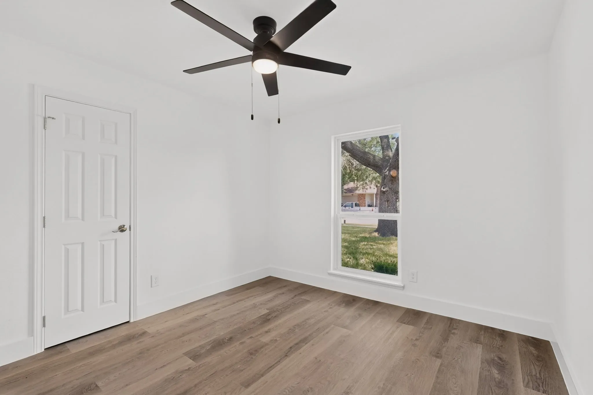 Single Family Residence For Sale in Dallas County , 1813 Legend, Garland, Texas 75040, 3 Bedroom, 2 Bathroom, 2 Garage spaces, 1,369 Sqft, built in 1977, mls#21333966, Real Estate Agent in Garland, Homes For Sale in Dallas county, Homes For Sale in Garland, Realtor in Garland Texas, Real Estate Brokerage Independent Realty Texas, Luminita Cordes Realtor