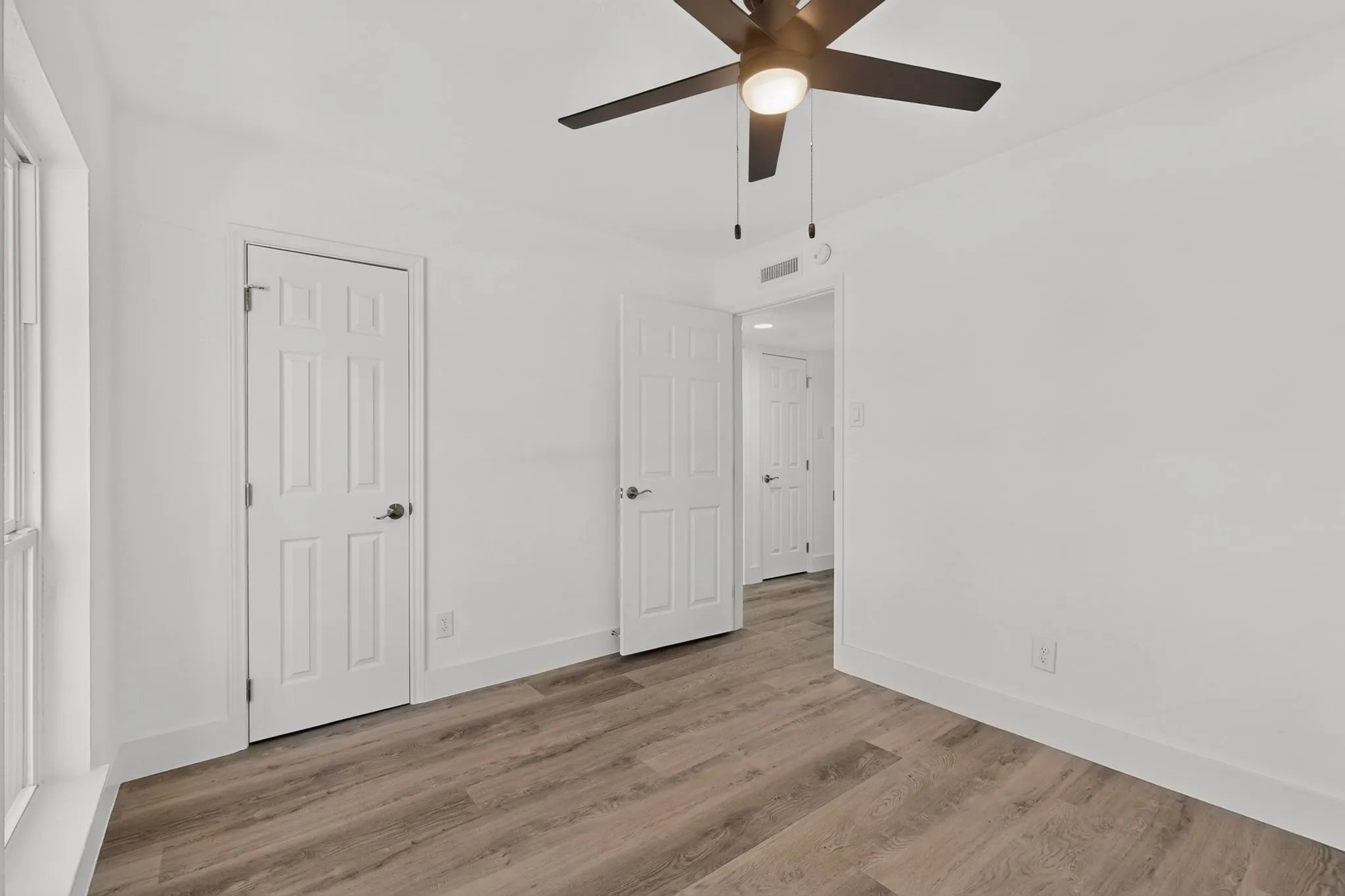 Single Family Residence For Sale in Dallas County , 1813 Legend, Garland, Texas 75040, 3 Bedroom, 2 Bathroom, 2 Garage spaces, 1,369 Sqft, built in 1977, mls#21333966, Real Estate Agent in Garland, Homes For Sale in Dallas county, Homes For Sale in Garland, Realtor in Garland Texas, Real Estate Brokerage Independent Realty Texas, Luminita Cordes Realtor