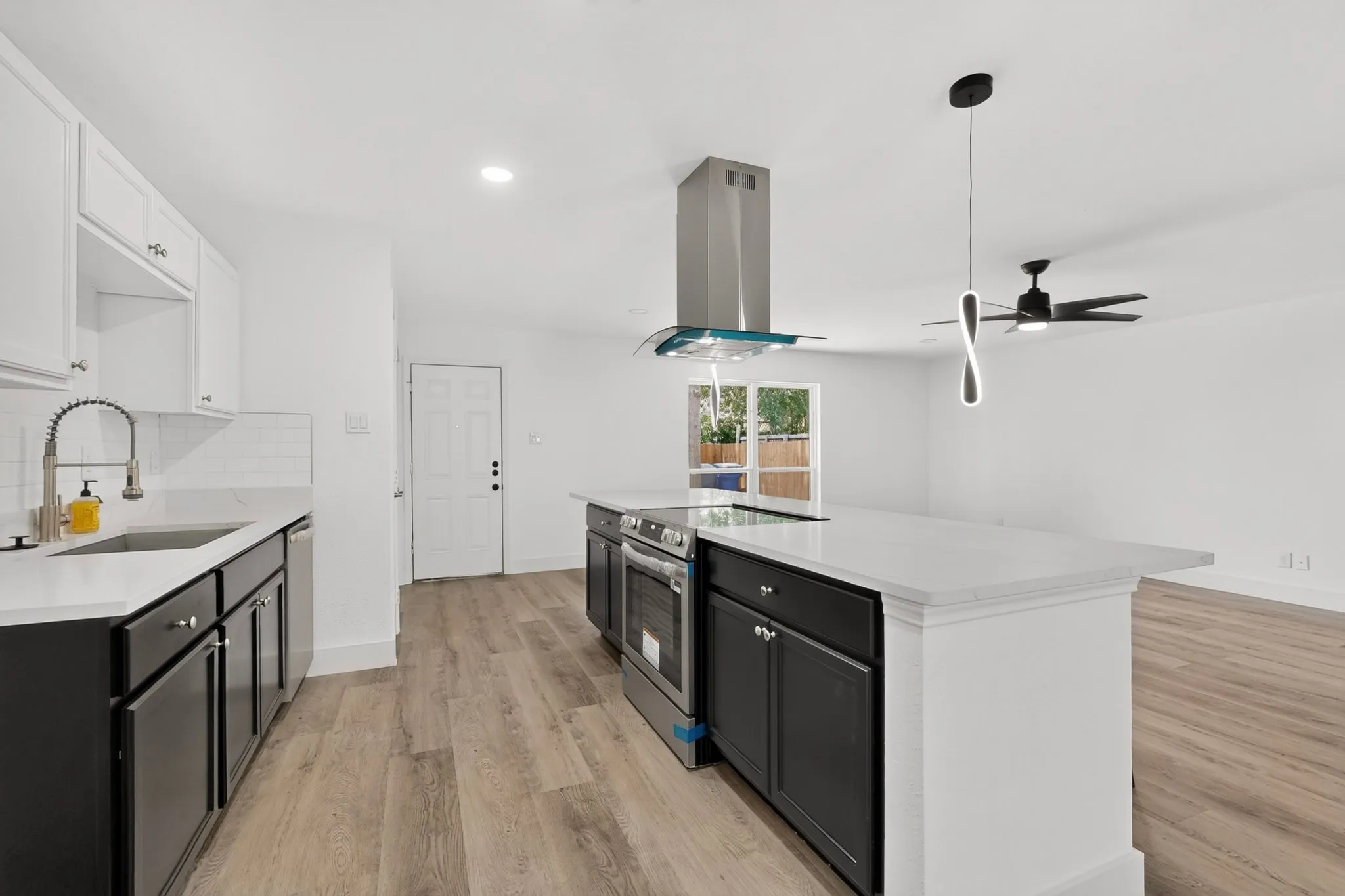 Single Family Residence For Sale in Dallas County , 1813 Legend, Garland, Texas 75040, 3 Bedroom, 2 Bathroom, 2 Garage spaces, 1,369 Sqft, built in 1977, mls#21333966, Real Estate Agent in Garland, Homes For Sale in Dallas county, Homes For Sale in Garland, Realtor in Garland Texas, Real Estate Brokerage Independent Realty Texas, Luminita Cordes Realtor