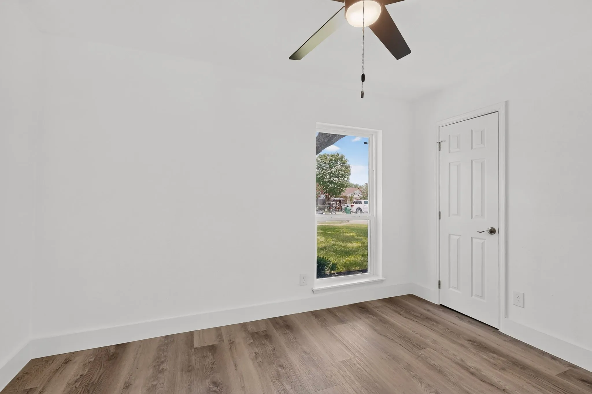 Single Family Residence For Sale in Dallas County , 1813 Legend, Garland, Texas 75040, 3 Bedroom, 2 Bathroom, 2 Garage spaces, 1,369 Sqft, built in 1977, mls#21333966, Real Estate Agent in Garland, Homes For Sale in Dallas county, Homes For Sale in Garland, Realtor in Garland Texas, Real Estate Brokerage Independent Realty Texas, Luminita Cordes Realtor