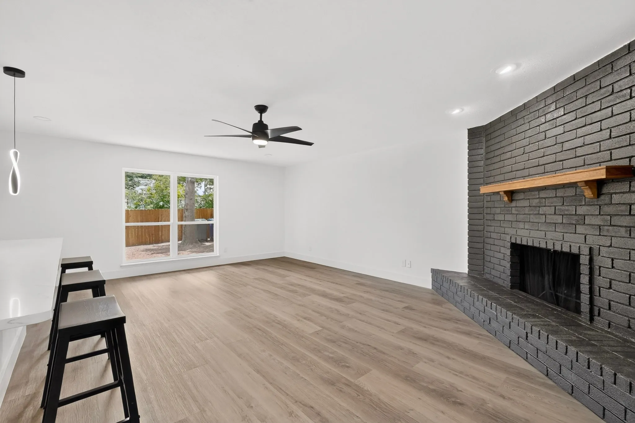 Single Family Residence For Sale in Dallas County , 1813 Legend, Garland, Texas 75040, 3 Bedroom, 2 Bathroom, 2 Garage spaces, 1,369 Sqft, built in 1977, mls#21333966, Real Estate Agent in Garland, Homes For Sale in Dallas county, Homes For Sale in Garland, Realtor in Garland Texas, Real Estate Brokerage Independent Realty Texas, Luminita Cordes Realtor