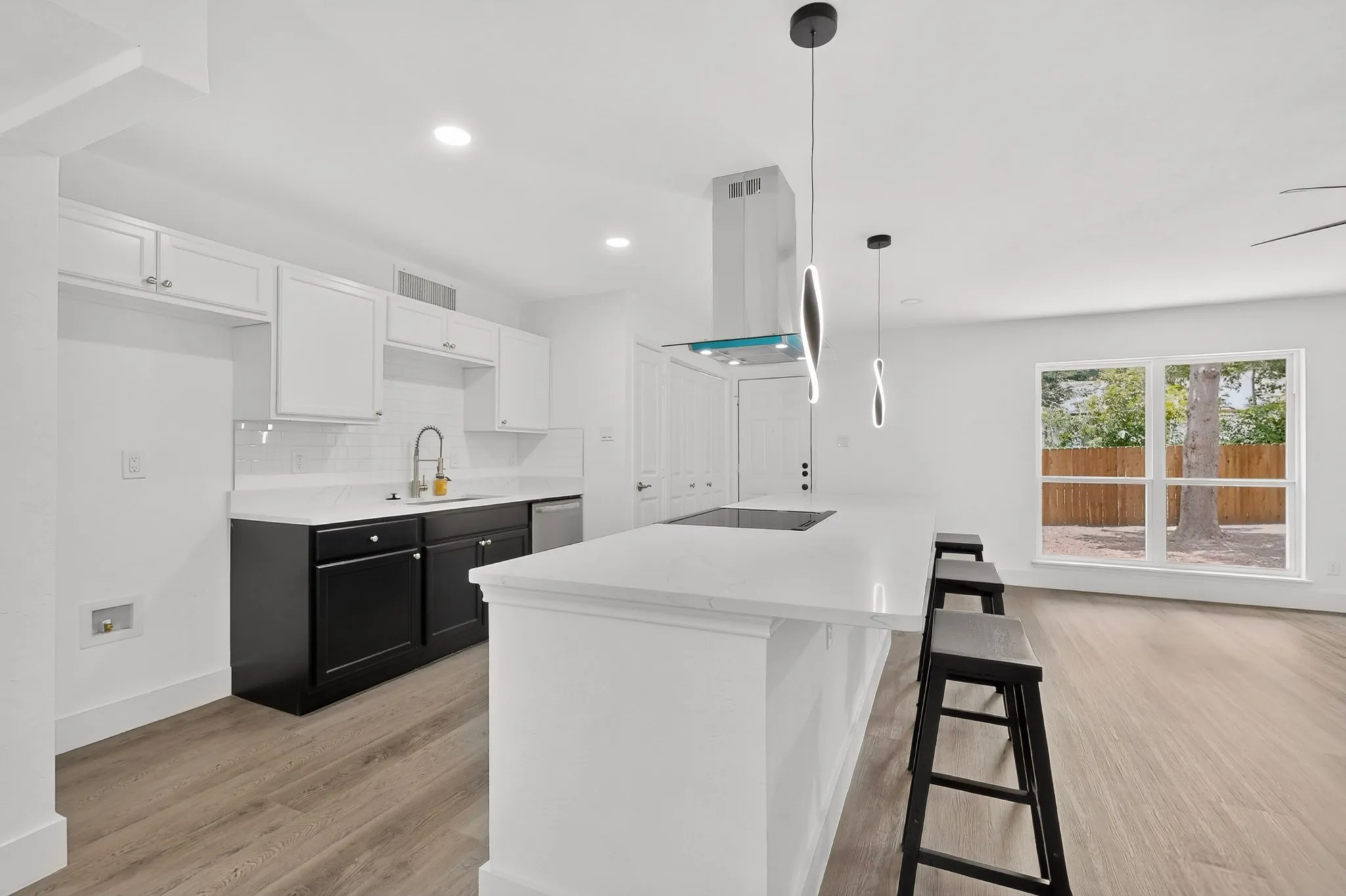 Single Family Residence For Sale in Dallas County , 1813 Legend, Garland, Texas 75040, 3 Bedroom, 2 Bathroom, 2 Garage spaces, 1,369 Sqft, built in 1977, mls#21333966, Real Estate Agent in Garland, Homes For Sale in Dallas county, Homes For Sale in Garland, Realtor in Garland Texas, Real Estate Brokerage Independent Realty Texas, Luminita Cordes Realtor